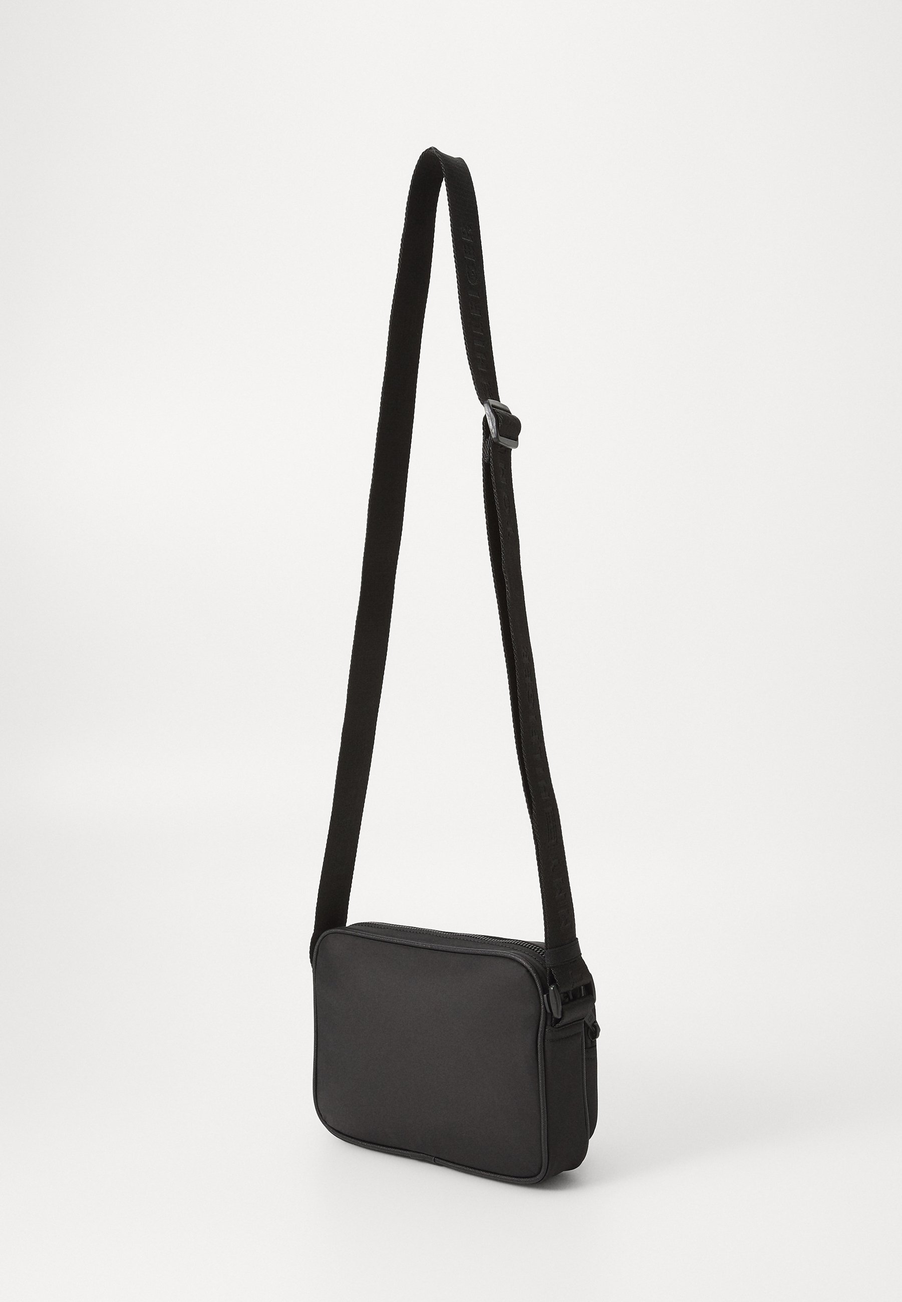Tommy Hilfiger REPREVE REPORTER - Bolsa transversal - preta