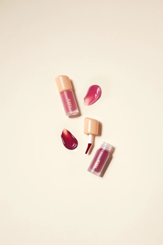 „Laka Fruity Glam Tint“ ilgai išliekantis drėkinamasis lūpų blizgis