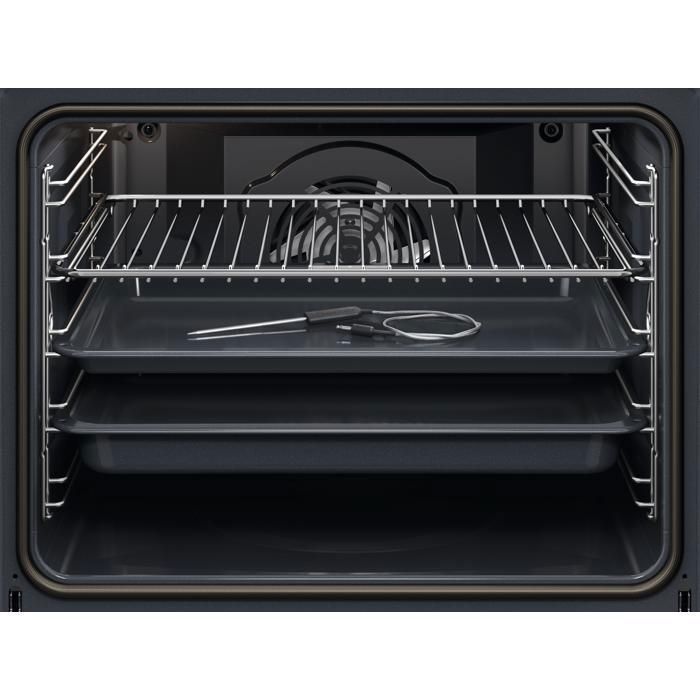 Electrolux 600 SenseCook® Pyrolytic Built-in Oven with SteamCrisp Y6POC67WH Energy Class A++ Pure Black