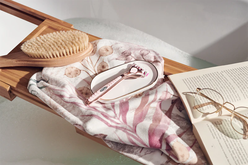 Aparelho de barbear Wilkinson Sword Quattro para mulheres, cor ouro rosa, + 4 cabeças de reposição.
