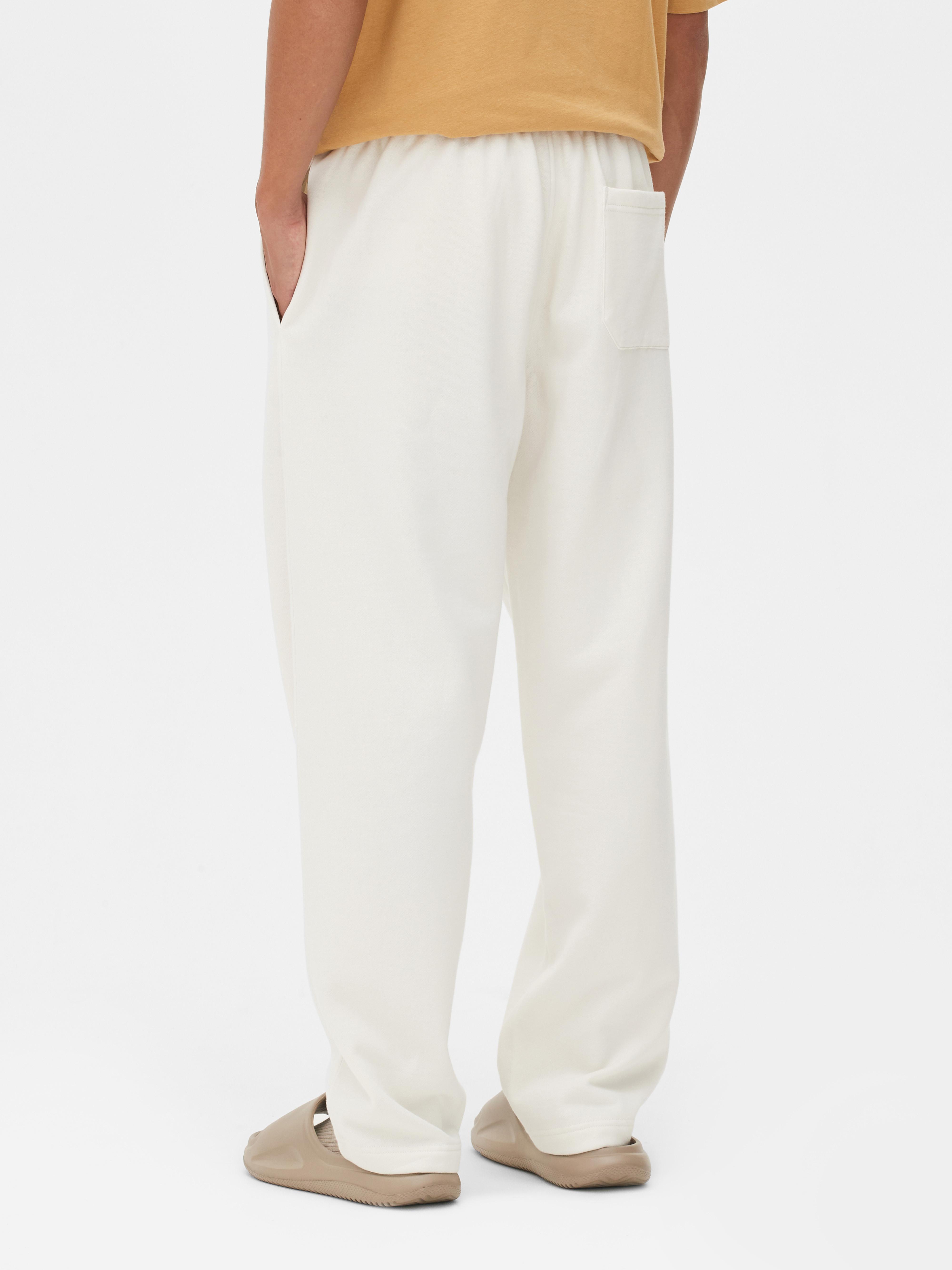 Pantaloni de trening rezistenți, simpli, cu croială dreaptă. Să trecem direct la subiect: acești pantaloni de trening sunt pur și simplu o necesitate.
