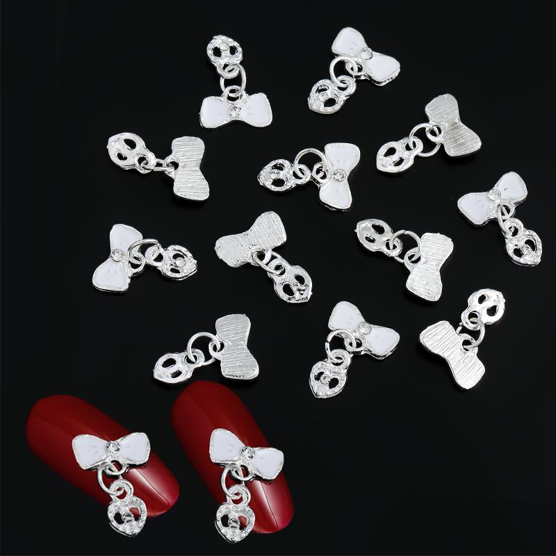 Lot de 10 pendentifs en forme de cœur pailleté avec strass, en forme de goutte d'huile et de nœud papillon, pour la décoration des ongles. Autocollants en alliage pour ongles.