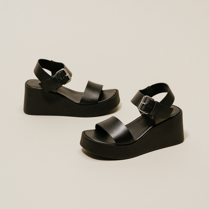 Sandales à semelles compensées  en cuir noir