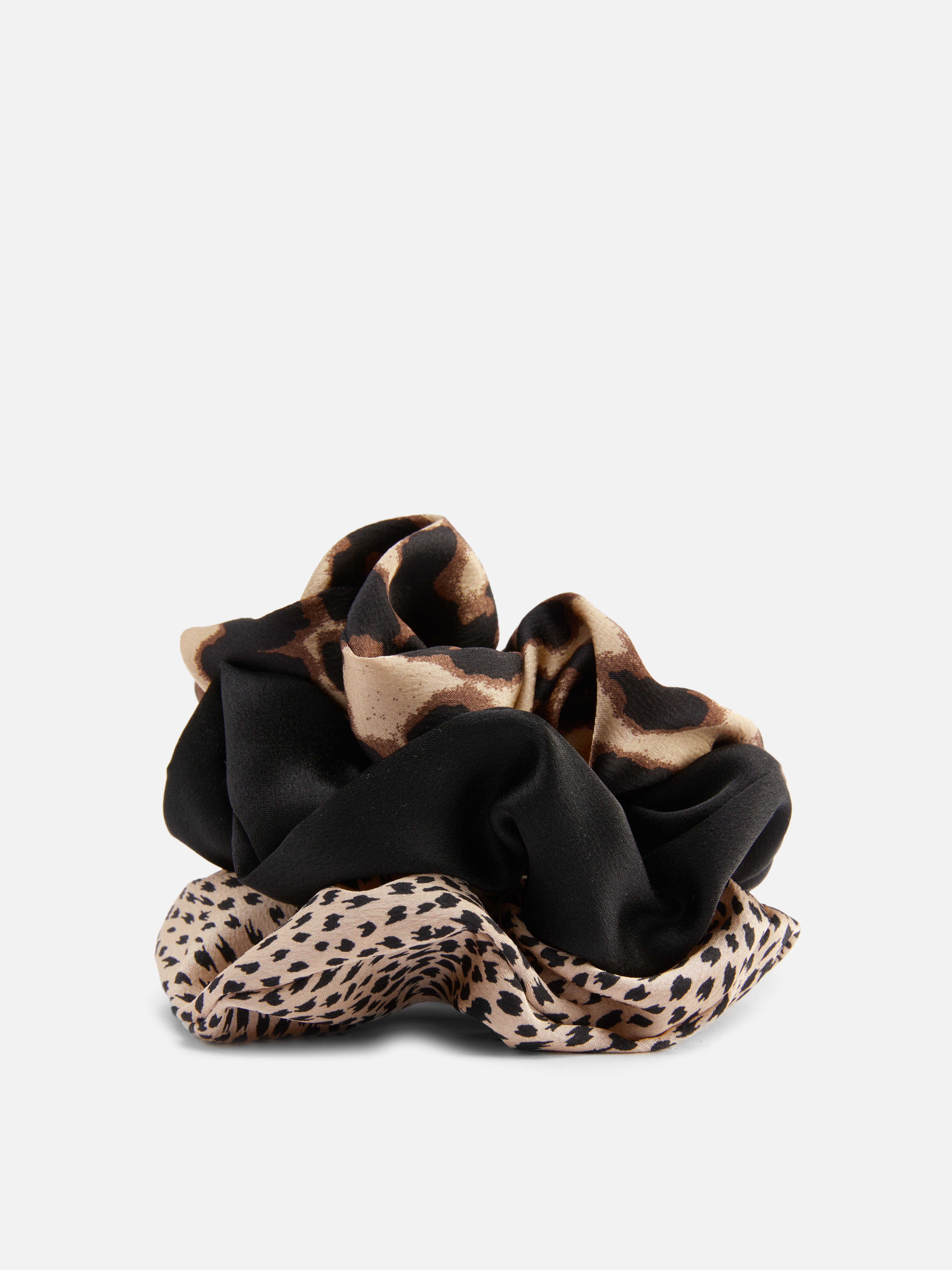 Σατέν λαστιχάκια μαλλιών με animal print, σετ 3 τεμαχίων. Δώστε στο χτένισμά σας μια άγρια πινελιά με αυτά τα λαστιχάκια μαλλιών με animal print.
