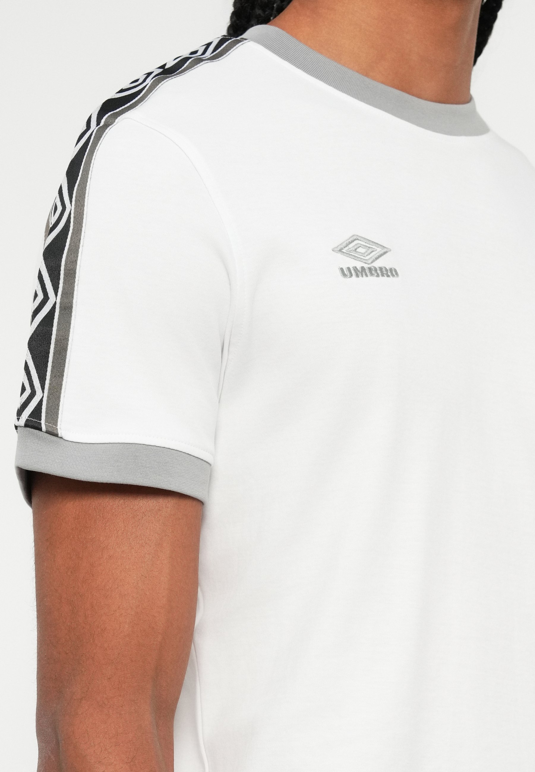 Umbro TAPED TEE - Basic T-shirt - helderwit