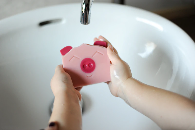 Almara Soap My Happy Pig handgemaakte zeep met perengeur
