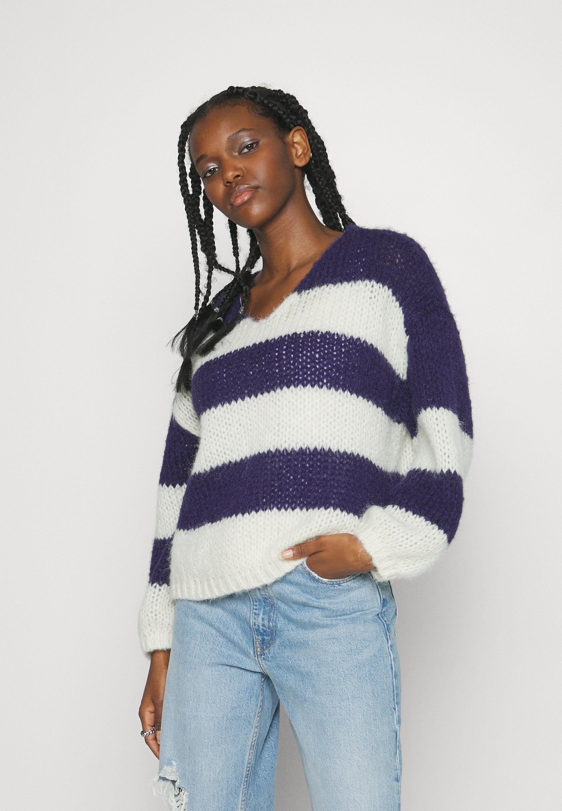 Vero Moda Petite VMERIN STRIPE V-NECK - Jumper - astral aura/birch