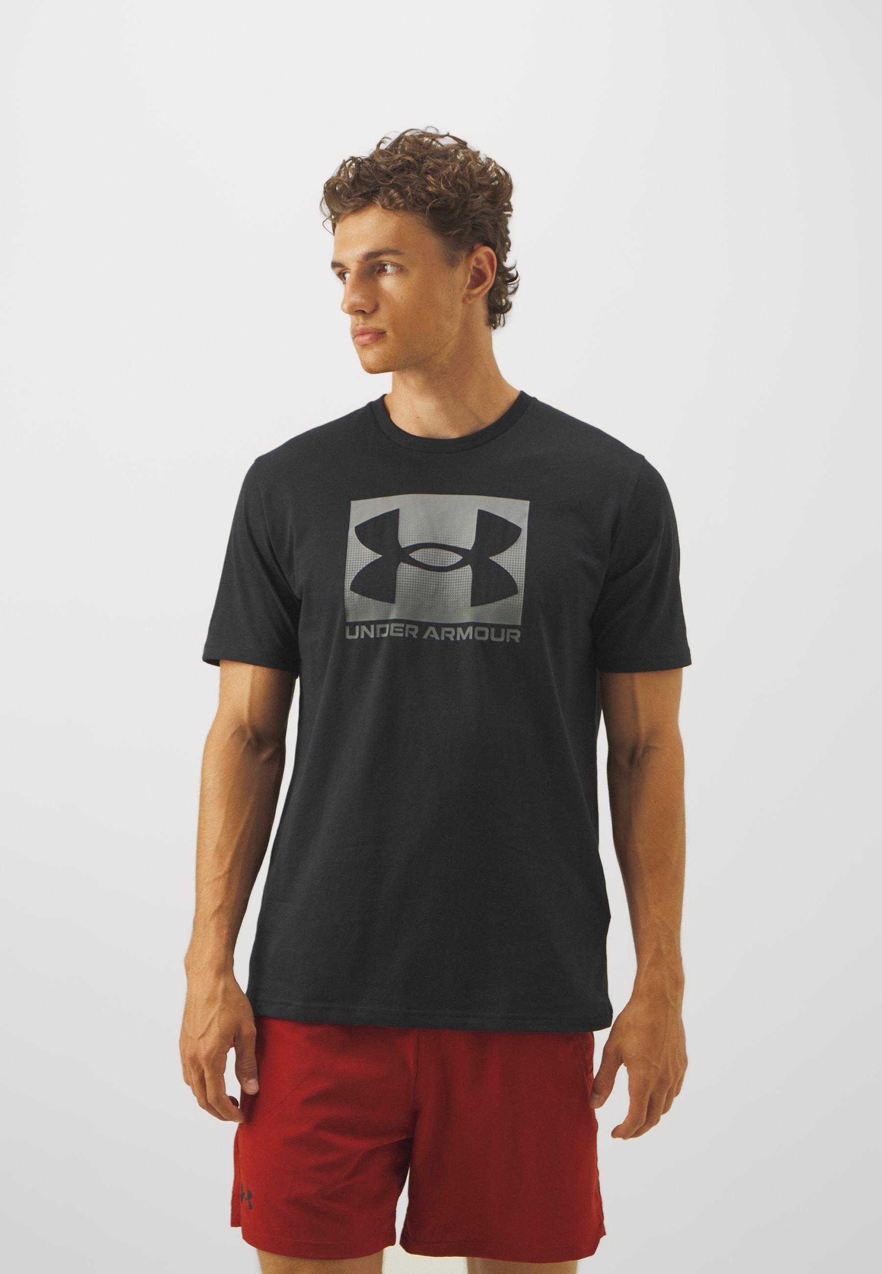 Under Armour BOXED - T-shirt met print - zwart/grafiet