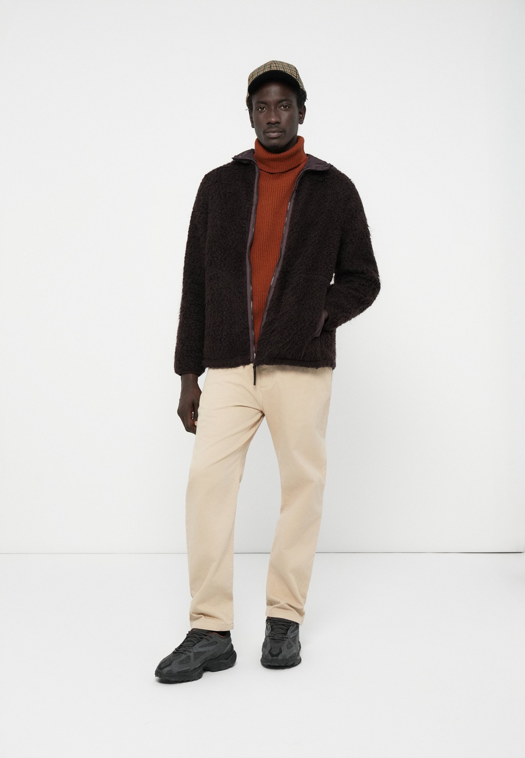 Jaquetas e pulôveres de lã Rains