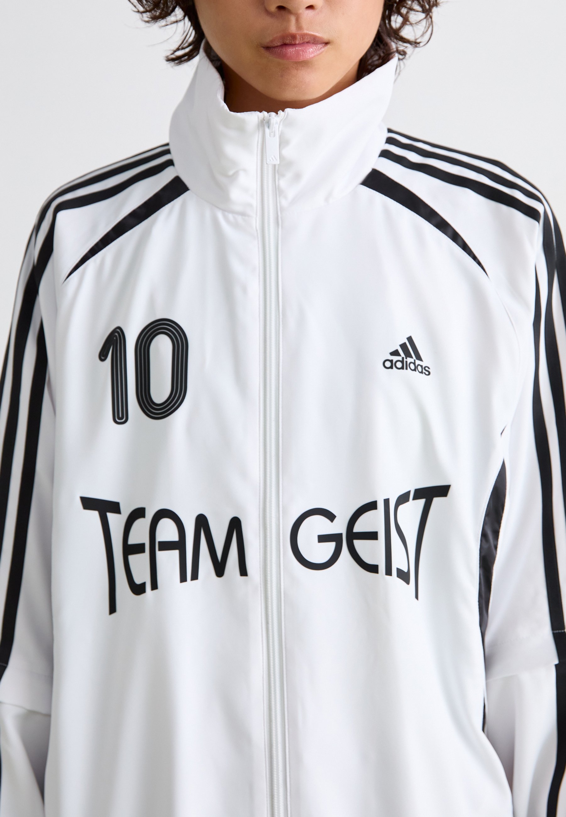 Ľahké bundy adidas Originals
