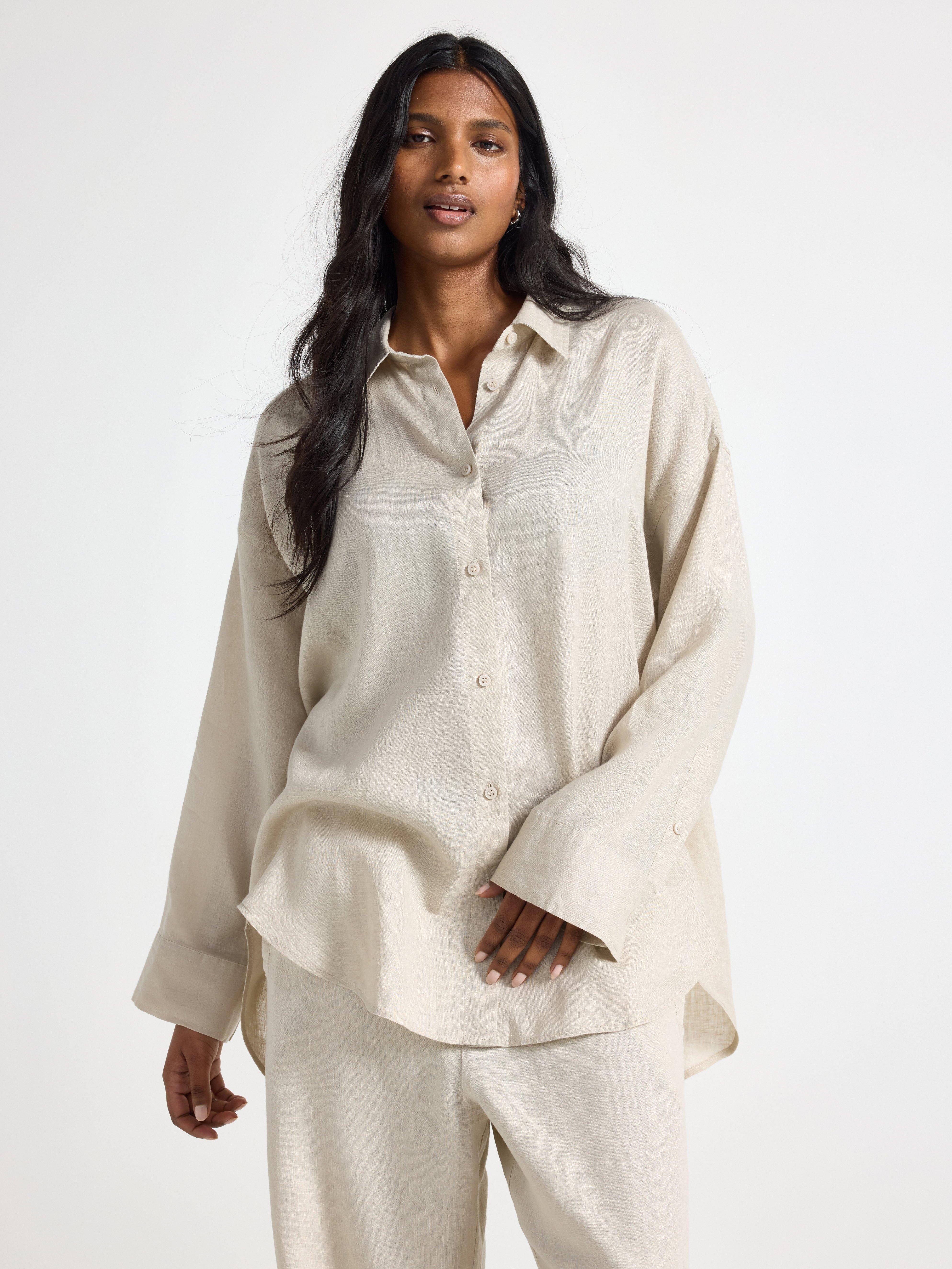 Camisa oversized em linho bege claro