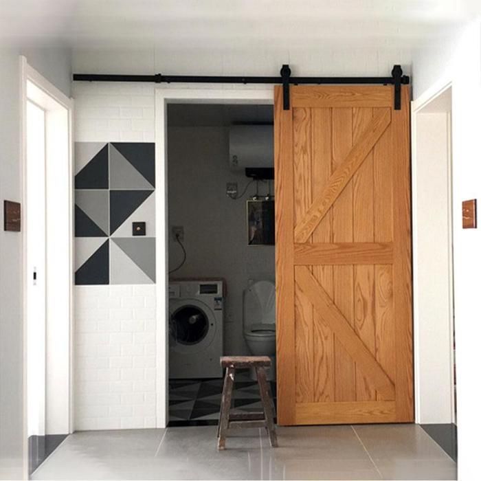 Kit de herrajes para riel de puerta corrediza WOTTES de 150 cm con guía de piso ajustable - Rueda industrial de radios grandes en forma de J - Para puerta