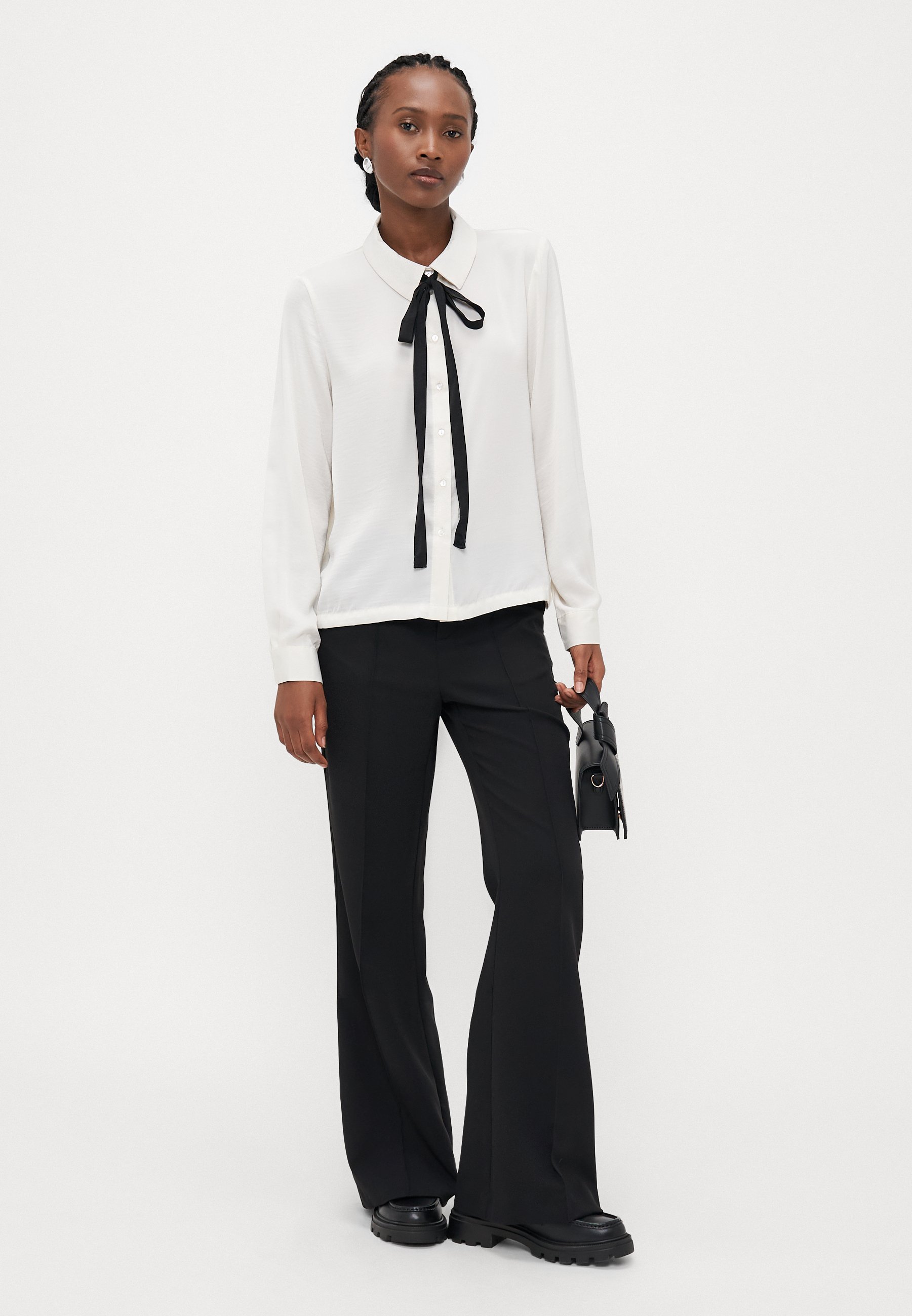 VMGRETCHEN SHIRT - Bluse - cloud dancer/blackVero Moda Petite