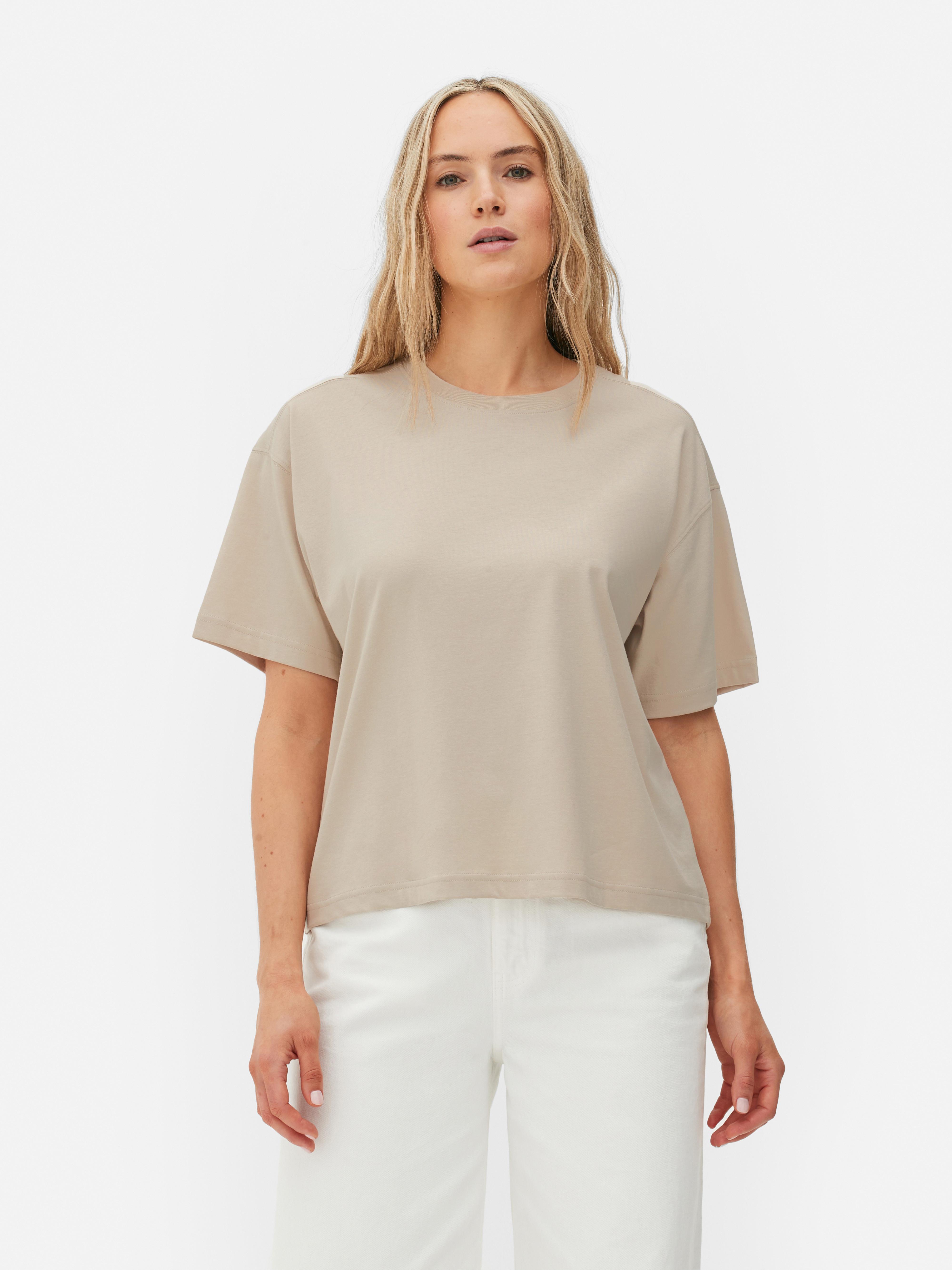 Tricou lejer supradimensionat Acest tricou lejer supradimensionat este un element esențial de stil