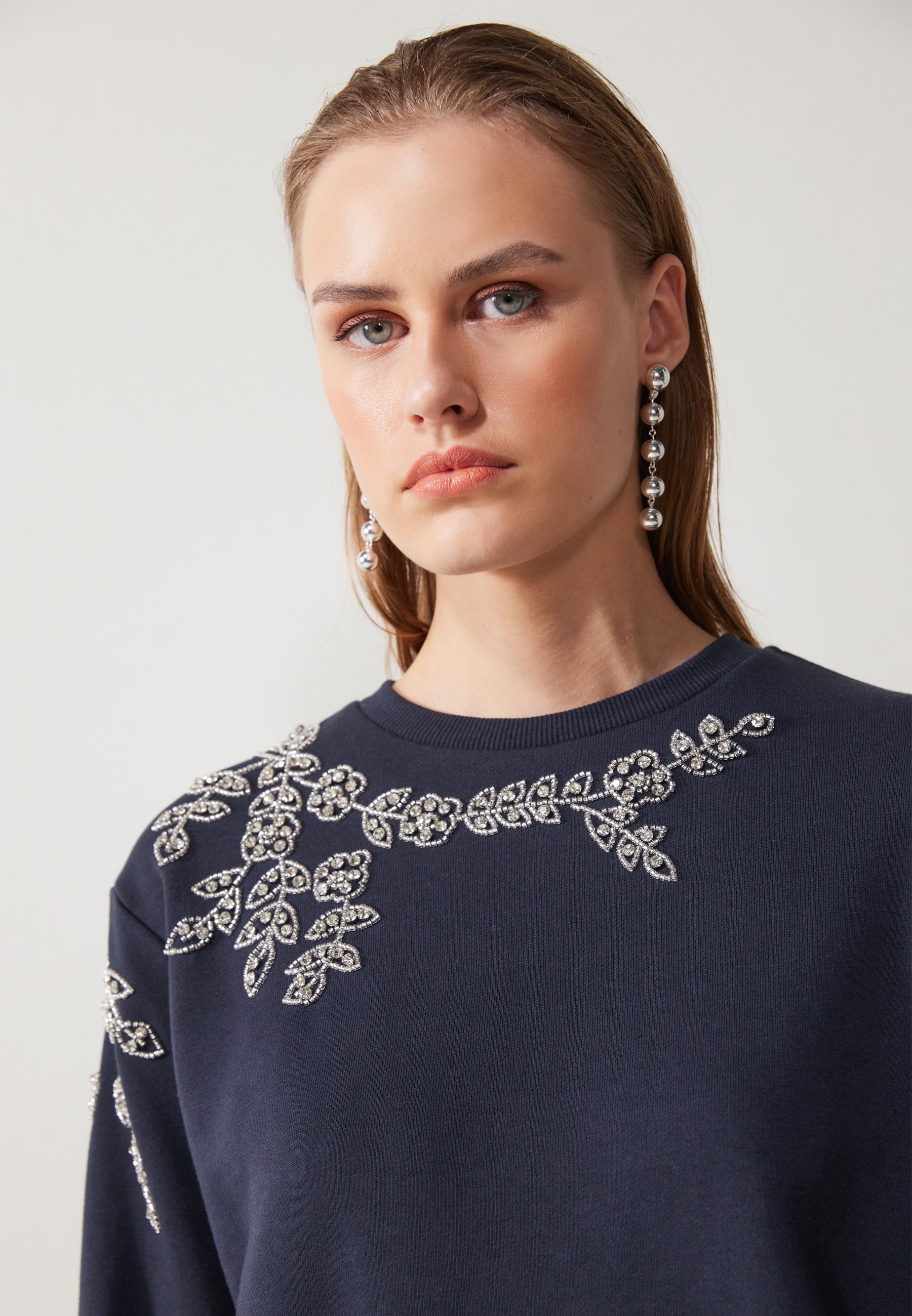 Pull Anna Field à fleurs et strass - Sweat-shirt - bleu foncé