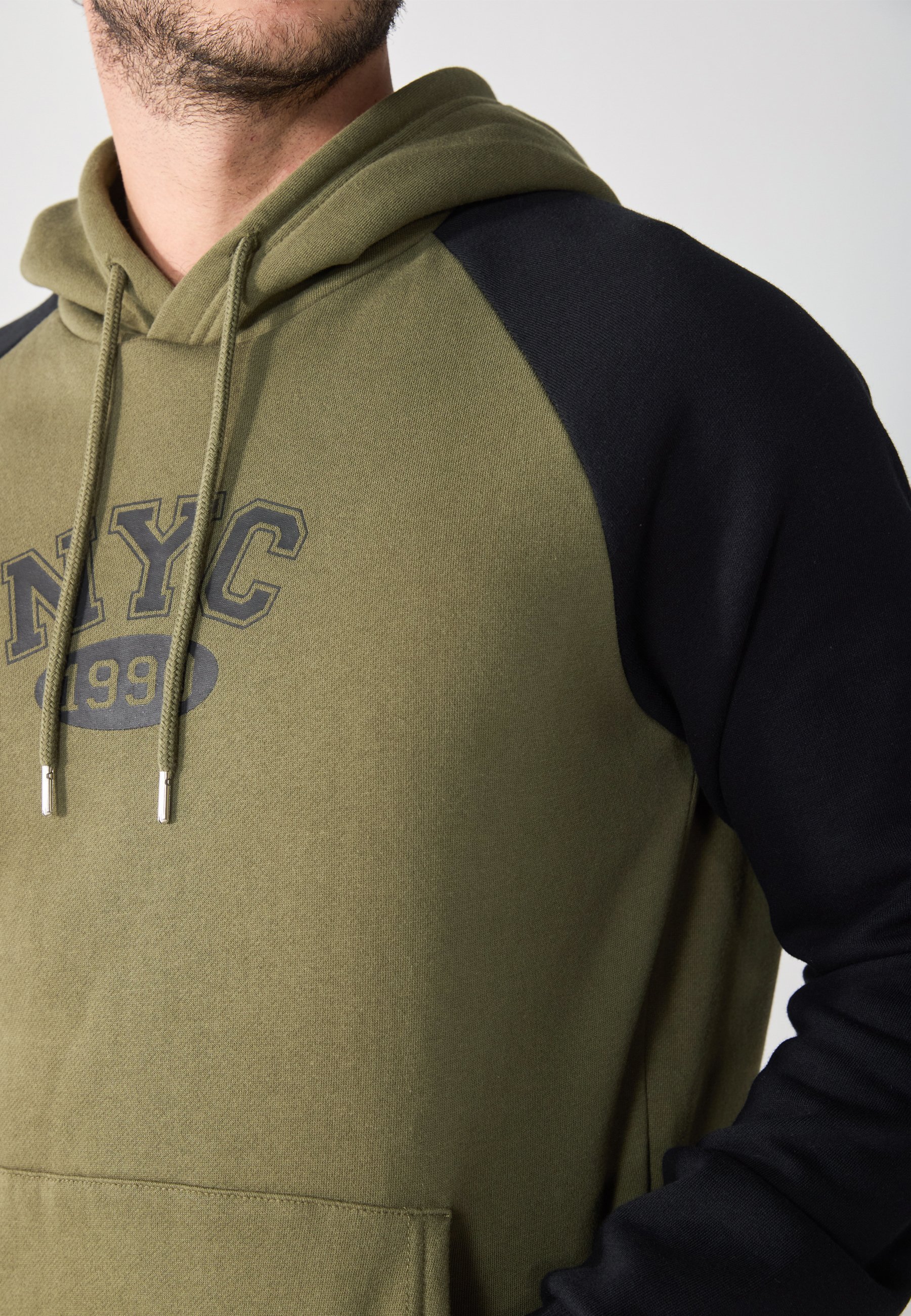 Mikina s kapucí Pier One - tmavě olivová/true black