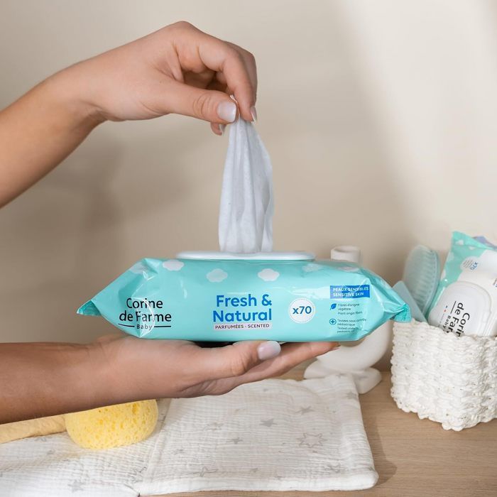 Toallitas húmedas limpiadoras para bebé Natural Freshness - 70 unidades con fibras vegetales | 97% de origen natural y tapa resellable