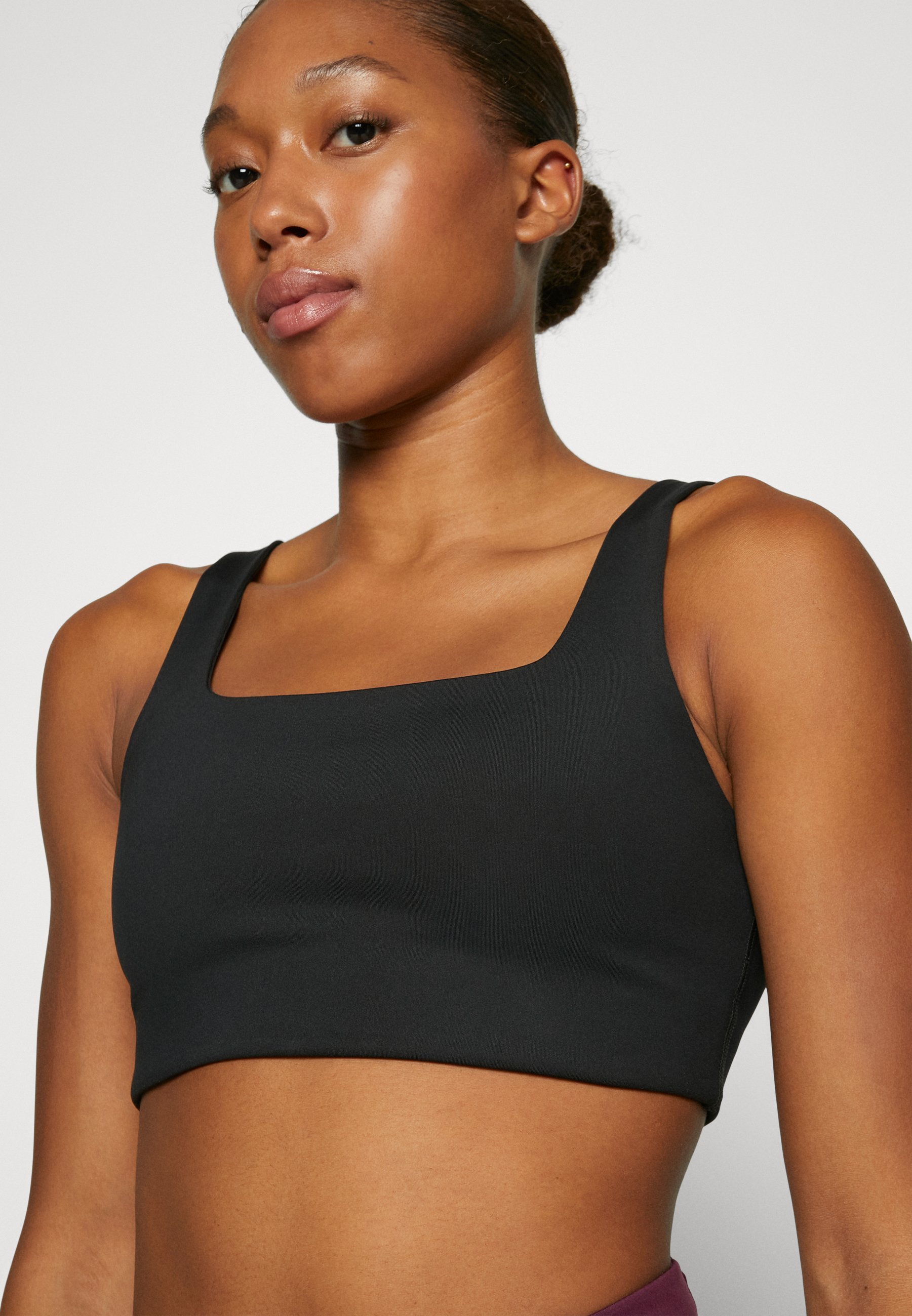 Soutien-gorge de sport Girlfriend Collective TOMMY SQUARE NECK - Maintien moyen - Noir