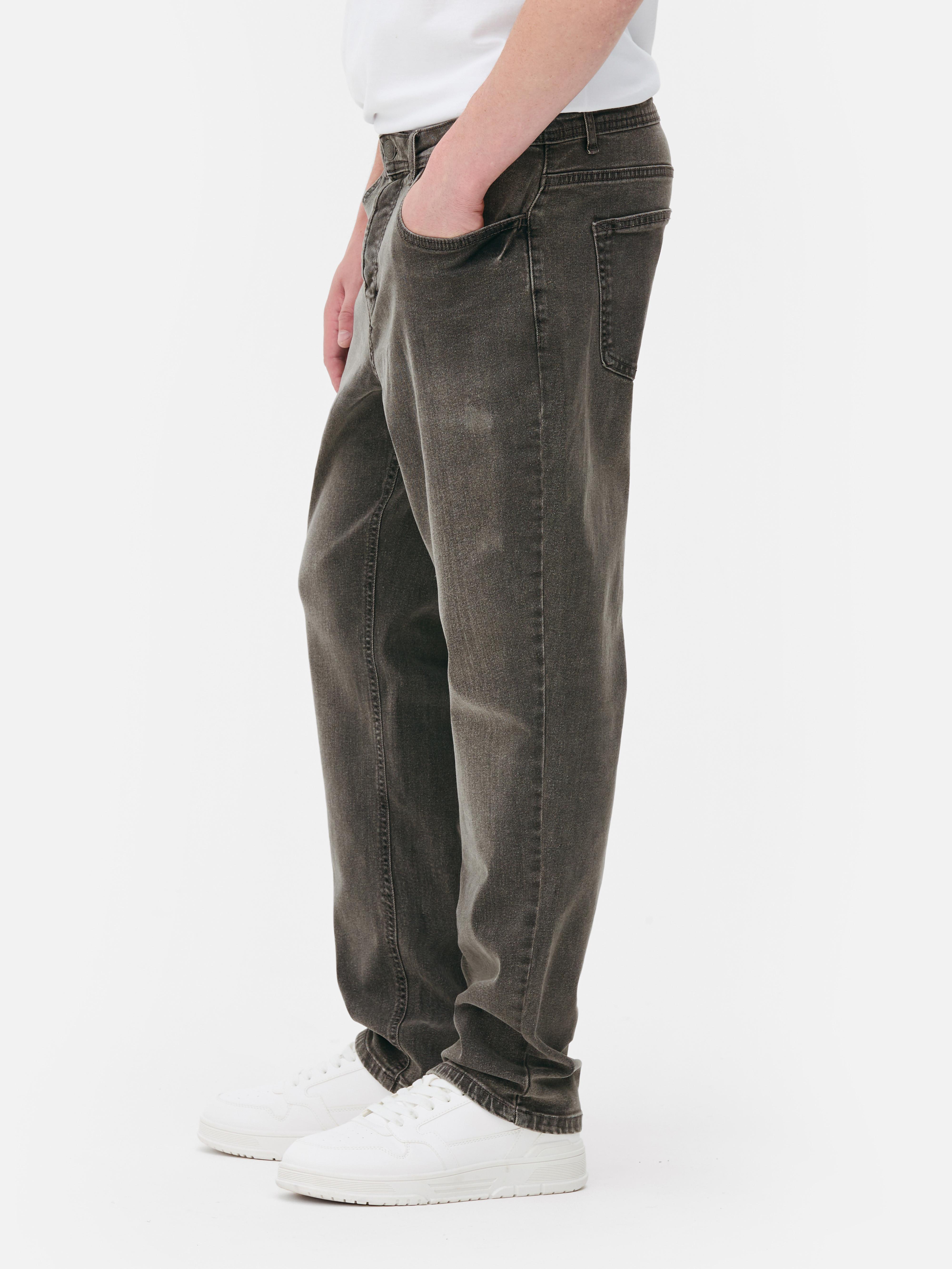 Gerade geschnittene Stretch-Jeans mit verdecktem Reißverschluss und fünf Taschen.