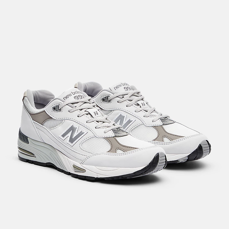 Min modell TILLVERKAD i Storbritannien 991v1 – Dawn Blue med Star White och Flint Grey-element