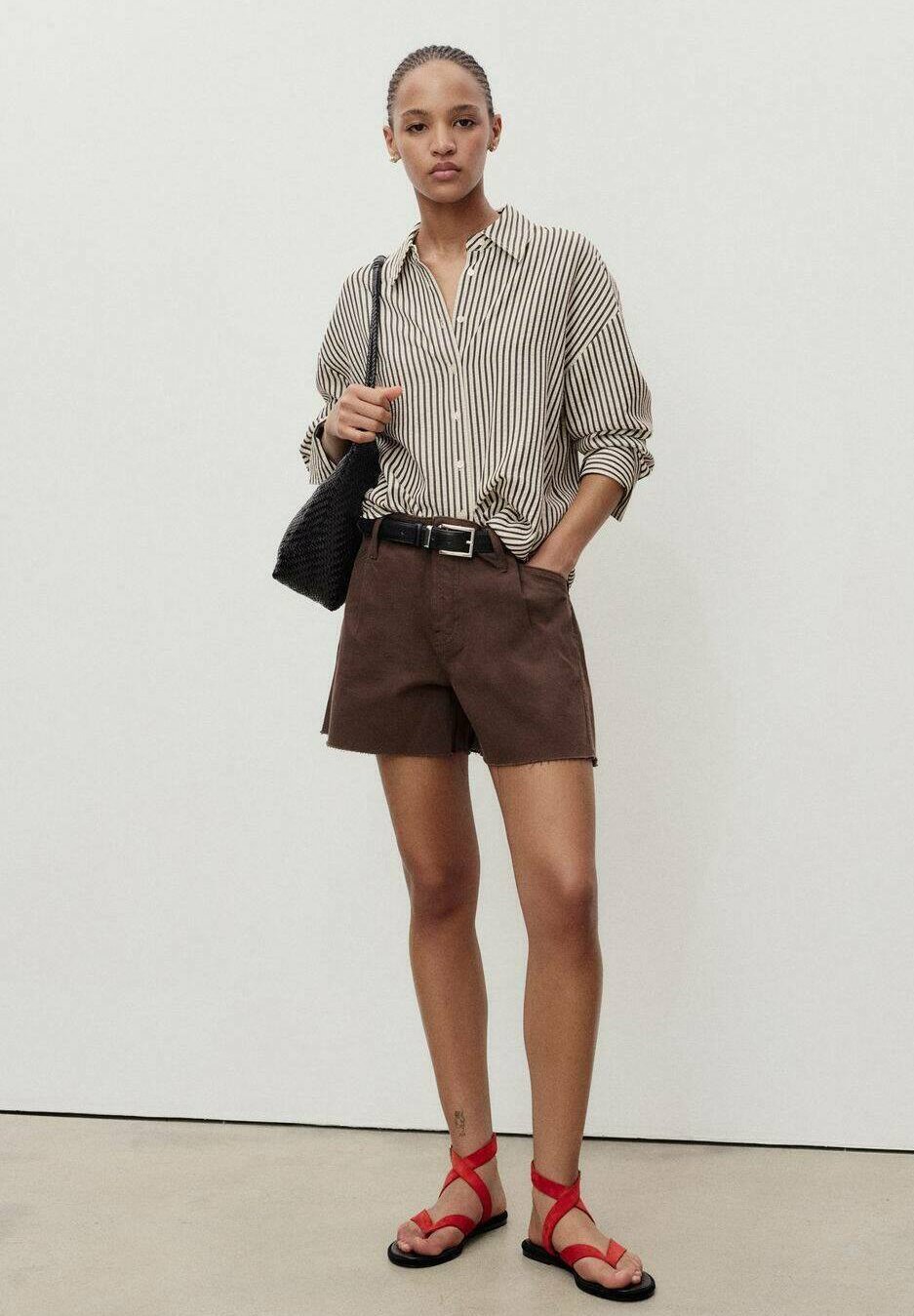 Mango MET GERAFELDE ZOMEN EN PLOOIEN - Denim shorts - bruin