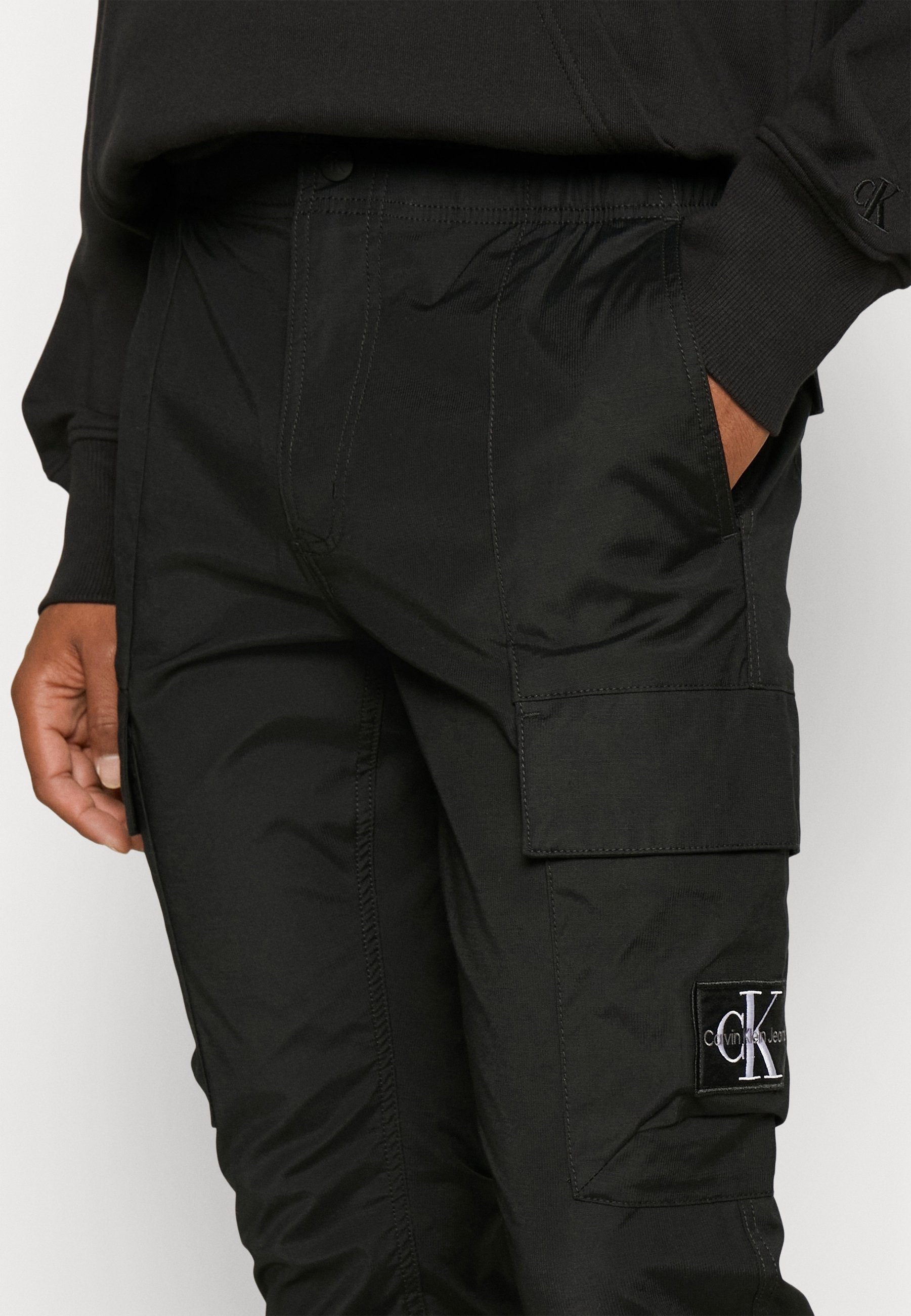 Calvin Klein Jeans cargobroek - zwart
