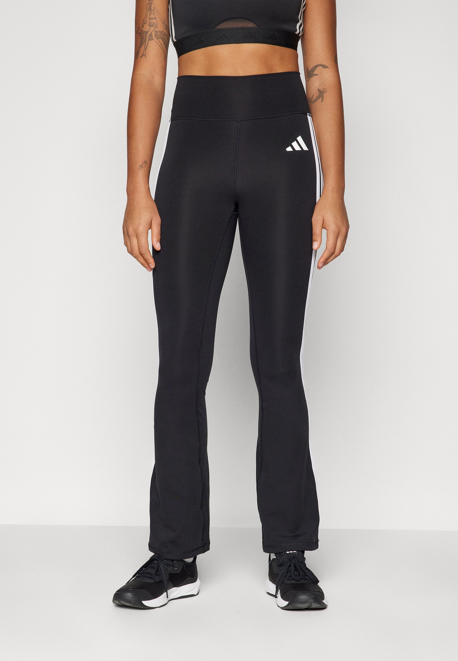 adidas Performance OPTIME ESSENTIALS 3 STRIPES FLARED LEGGINGS - Leggings - zwart/wit