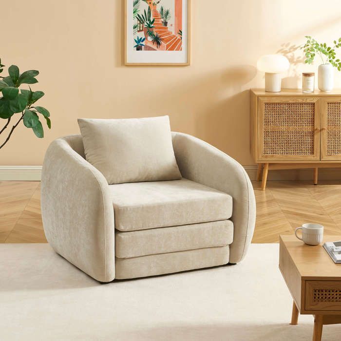 Sillón PAZ con relleno de espuma desplegada en tejido de chenilla beige.