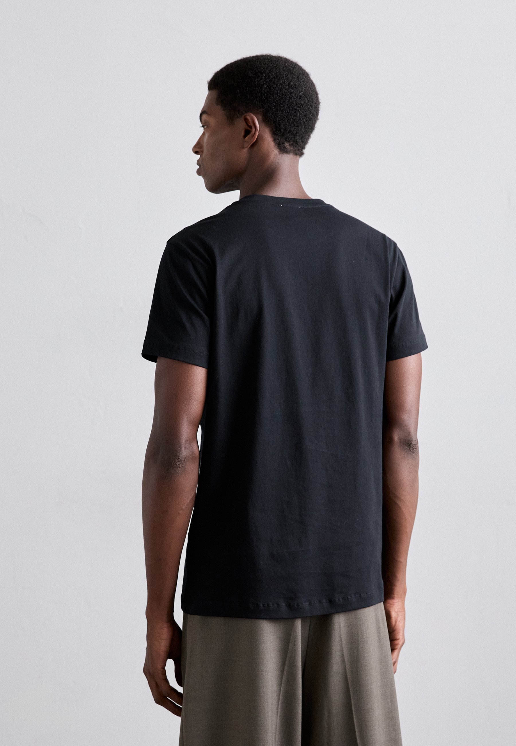 Filippa K LIGHTWEIGHT TEE - Basic T-shirt - zwart