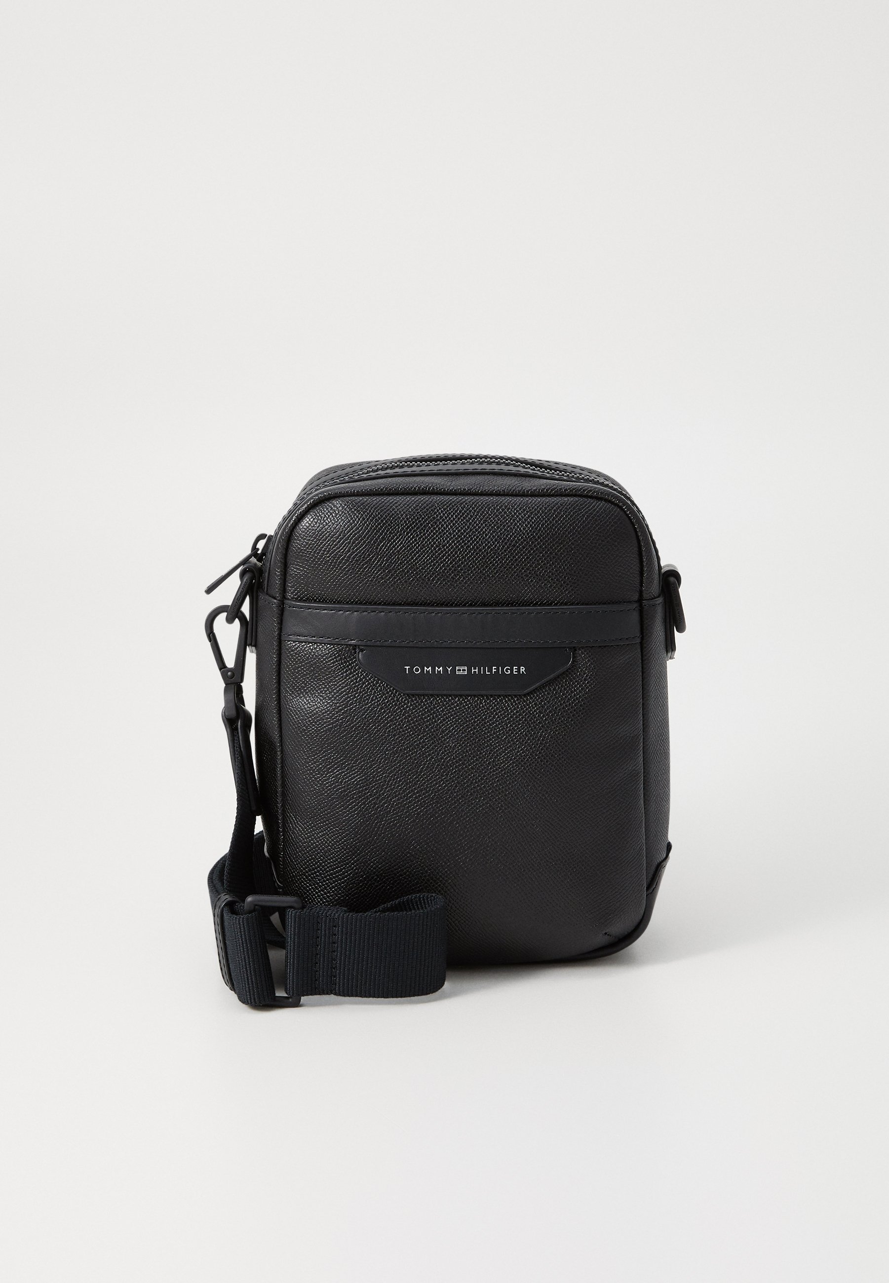 Bolsa transversal Tommy Hilfiger BUS MINI REPORTER - preta