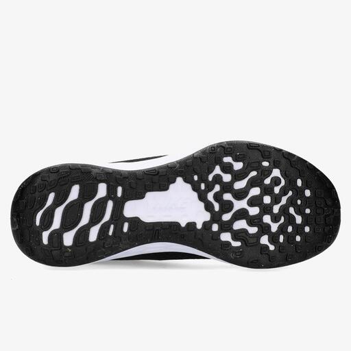  Nike Revolution 6