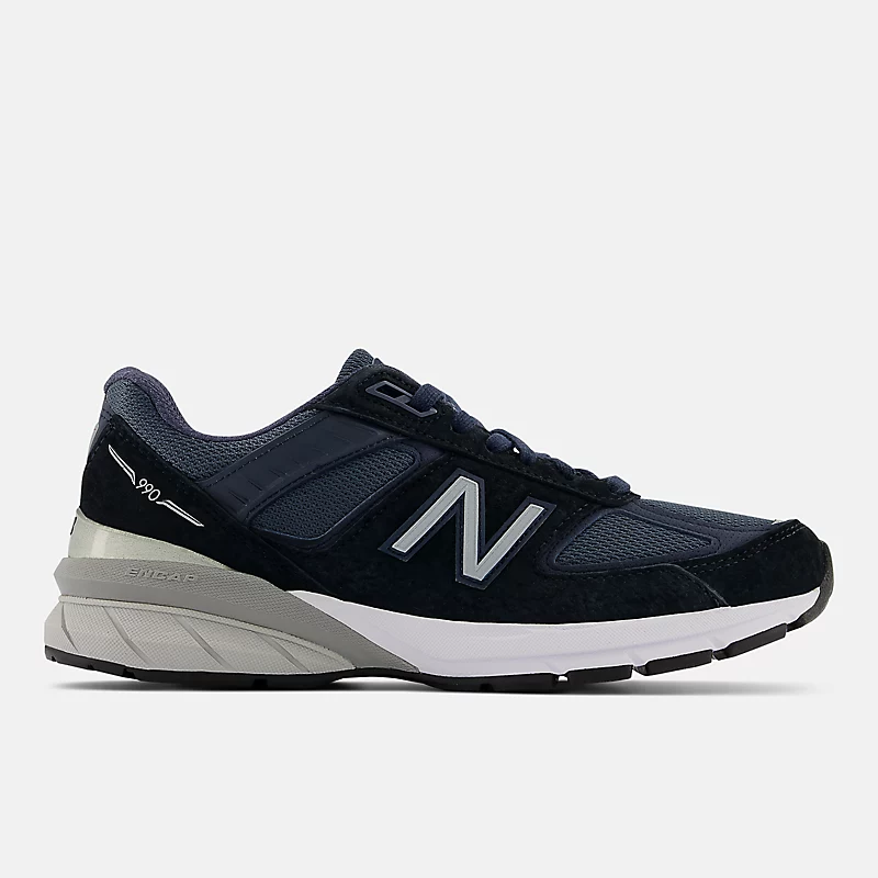 Damenschuhe 990v5 Core, hergestellt in den USA – Marineblau mit silbernen Akzenten