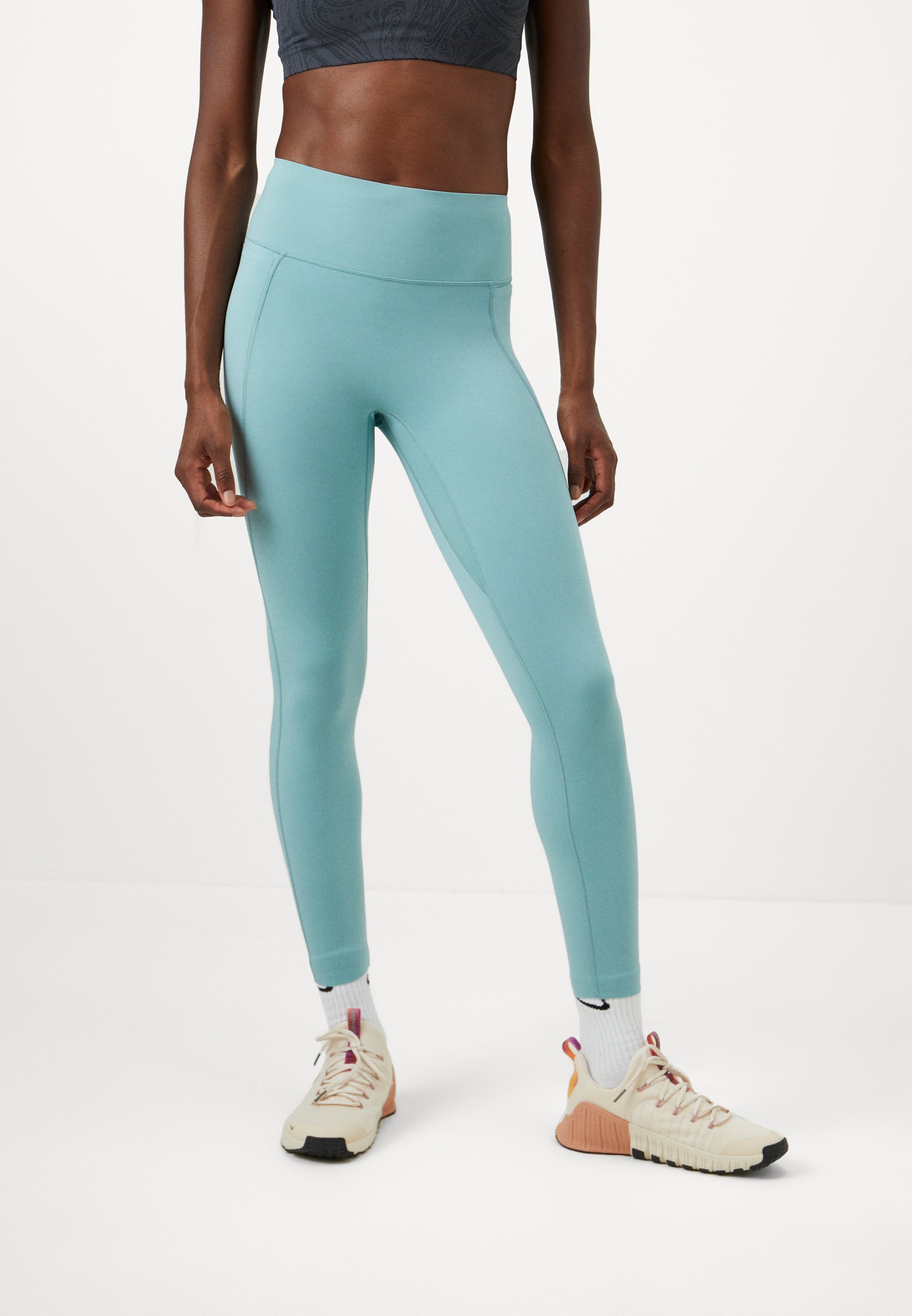 Nike Performance UNIVERSA SEAMLESS FRONT 7/8 - Retuusid - suurtükivärvi/rannikuroheline