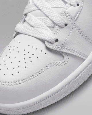 Jordan 1 Mid Younger Kids' Shoe
