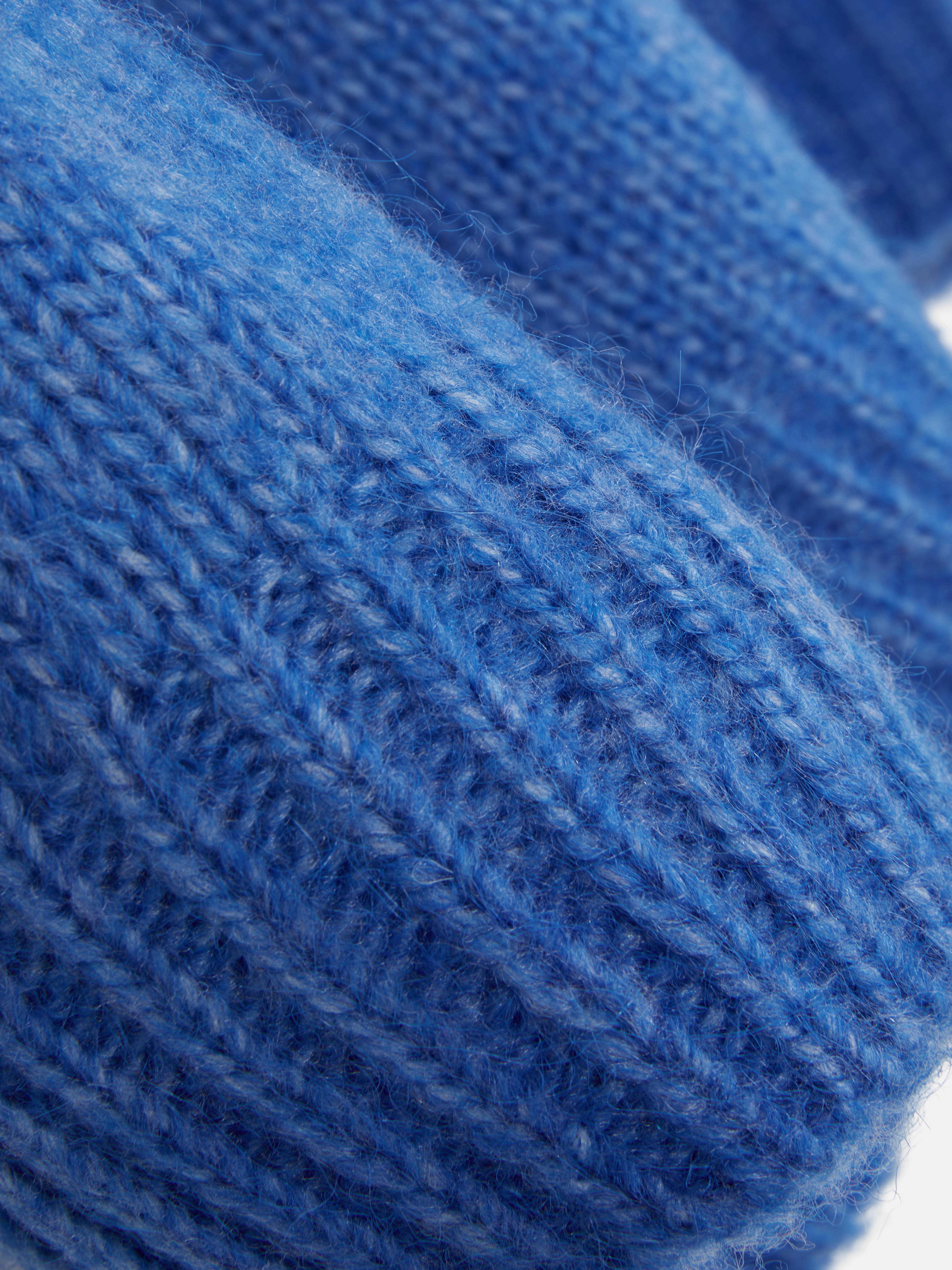 Locker geschnittener Pullover mit V-Ausschnitt, überschnittenen Schultern, gerippten Bündchen und angerauter Oberfläche