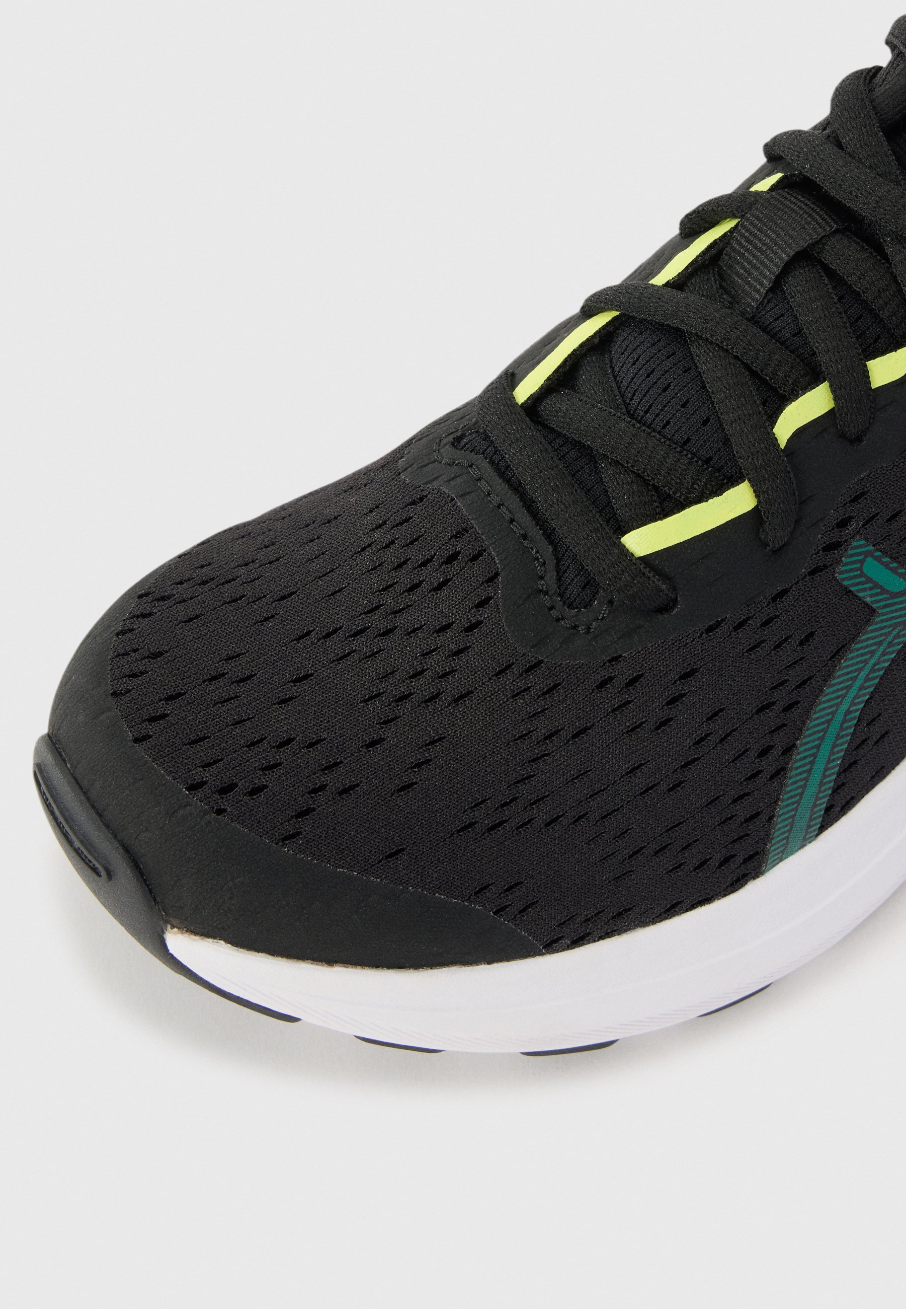 ASICS GT-1000 13 UNISEXE - Chaussures de running sur route - noir/vert jaspe