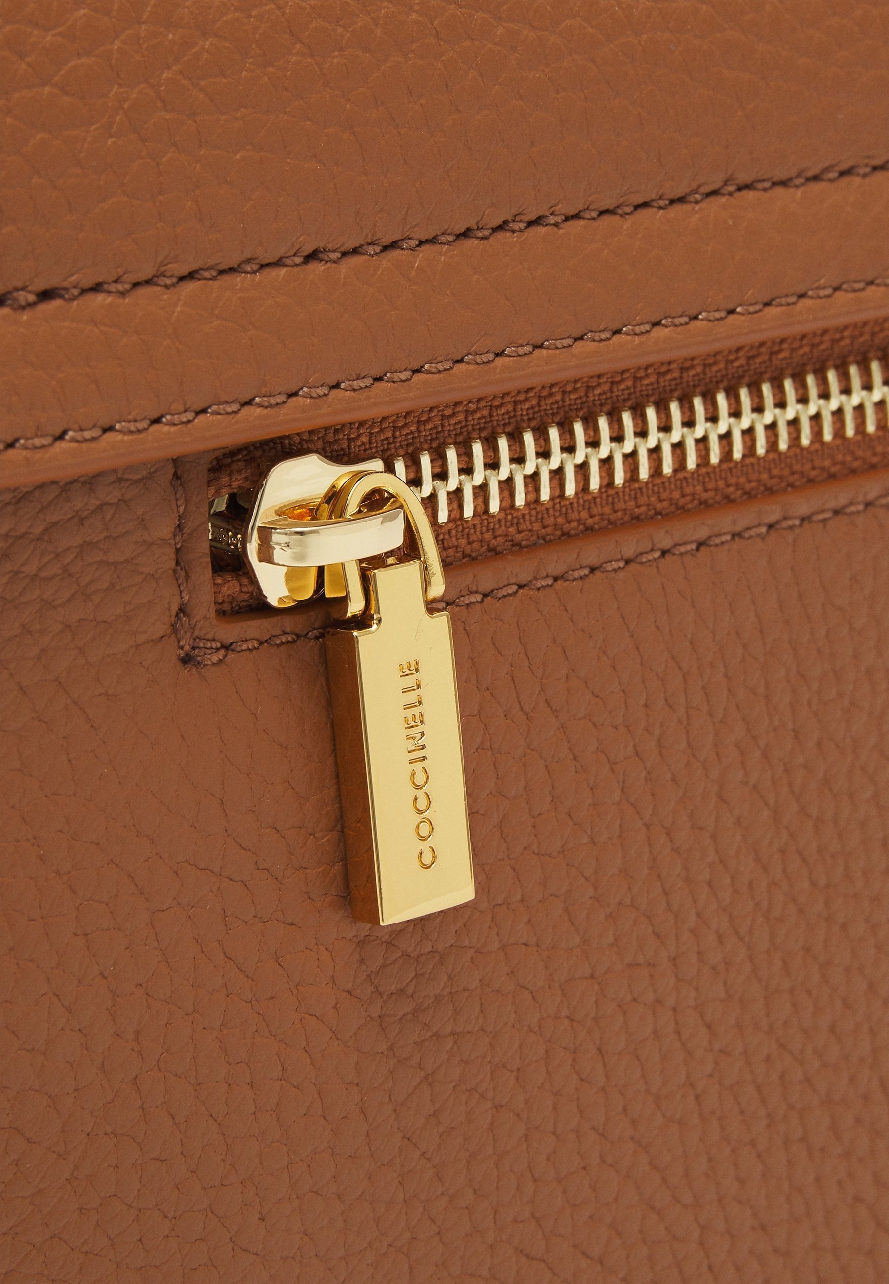 Borsa a tracolla Coccinelle - color cammello
