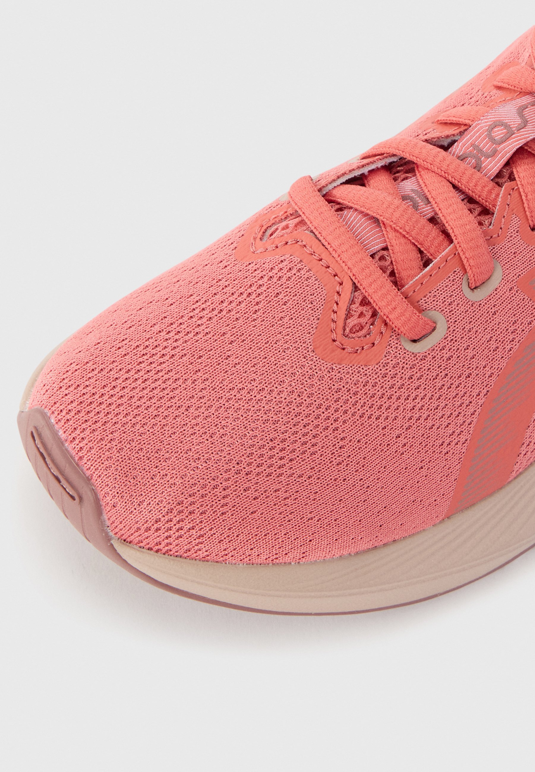 ASICS NOVABLAST 5 UNISEX - Hardloopschoenen voor op de weg - donkerroze klei/puinrood