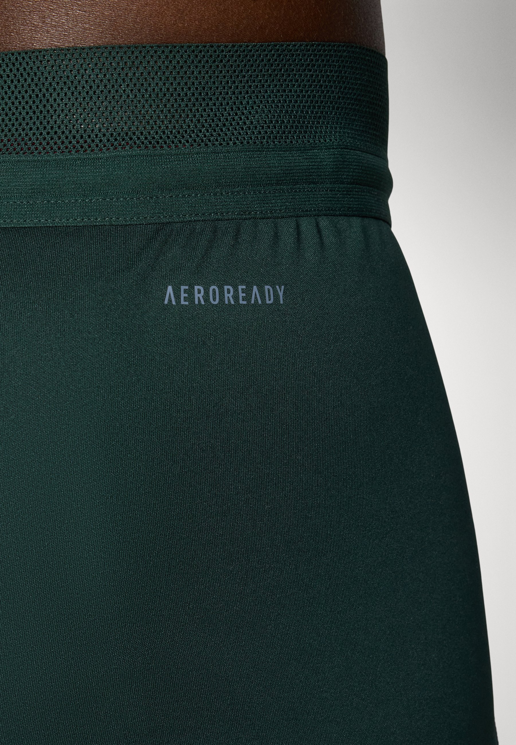 Pantaloni adidas Performance JUVENTUS PRO - Abbigliamento da club - verde ombra
