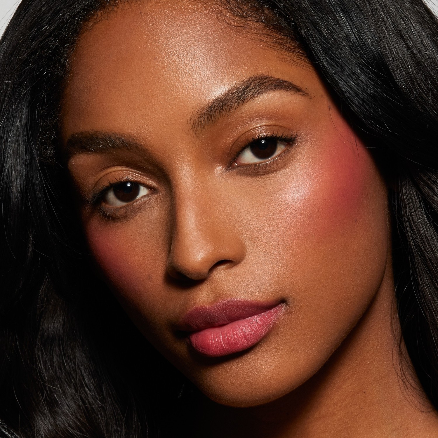 Kylie Cosmetics rumenilo za usne i obraze – Sve u ružičastom, 9 ml