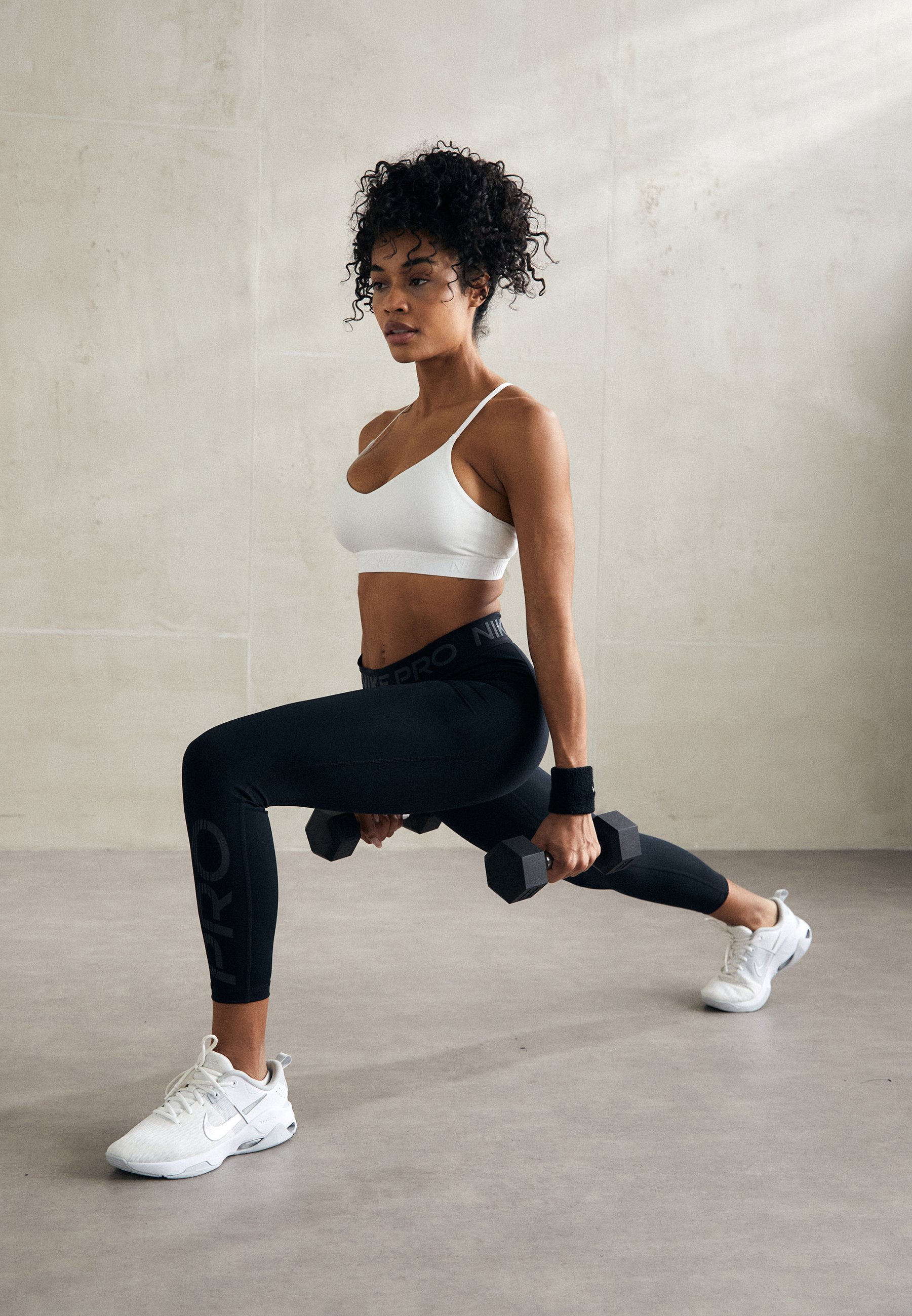 Soutien-gorge de sport Nike Performance INDY BRA - Maintien léger - Blanc