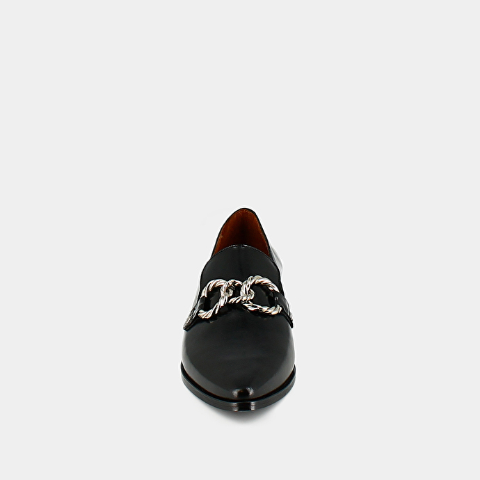 Mocassins à boucles argentées et bouts pointus  en cuir noir