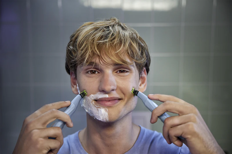 Aparelho de barbear Philips OneBlade First Shave QP1324/30