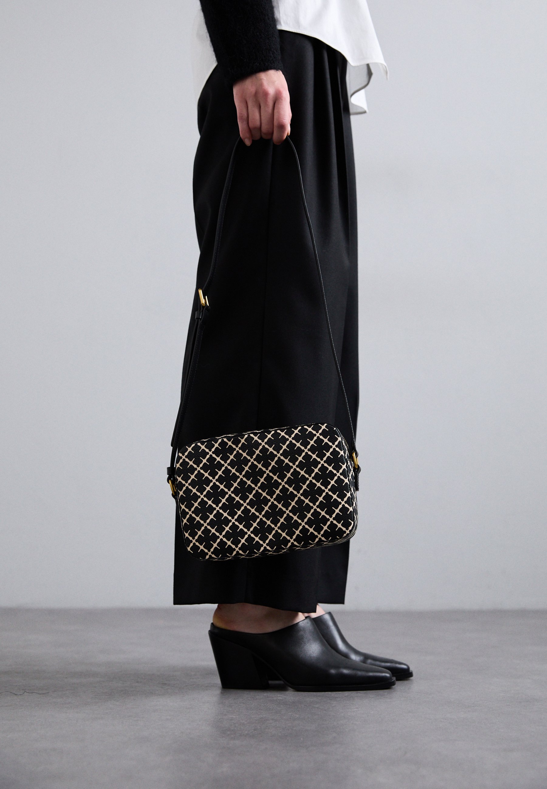 By Malene Birger LOLLA - Crossbodytas - zwart