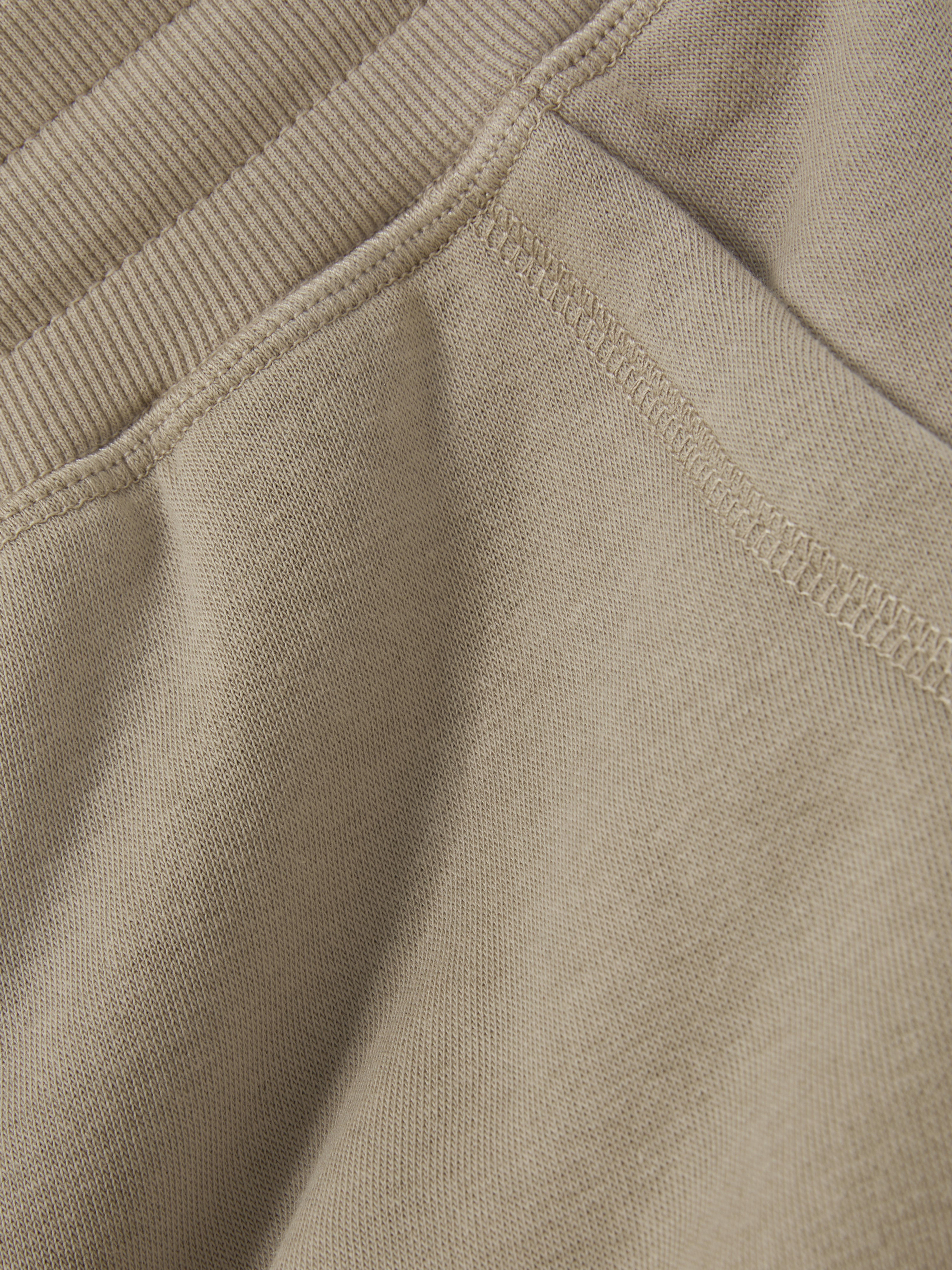 Pantaloni de jogging cu șnur de strângere și manșete la gleznă. Acești pantaloni de jogging cu manșete la gleznă sunt confortabili și răcoroși.