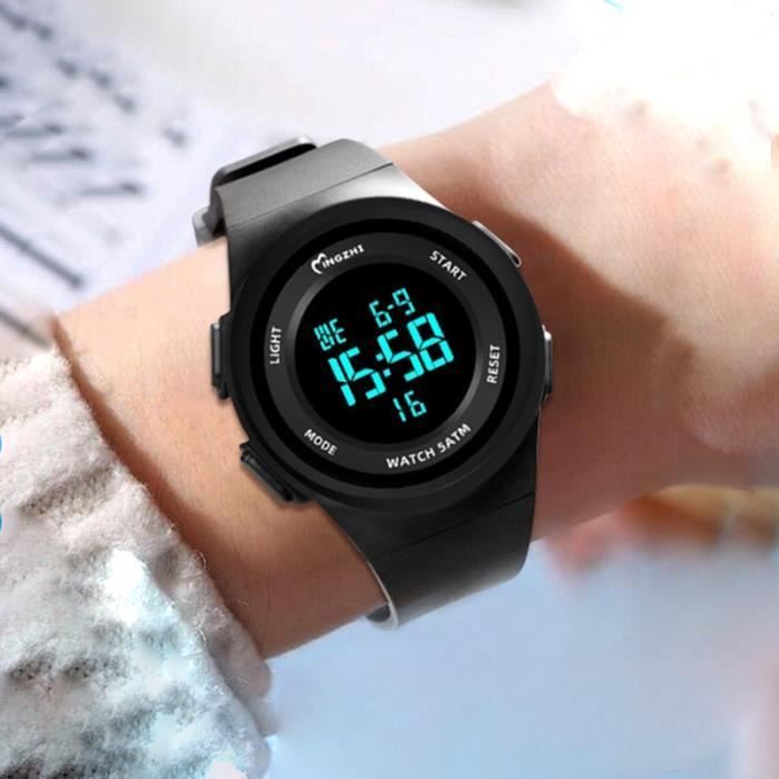 Reloj deportivo digital multifuncional LED para niños, ideal para natación, con correa de silicona, para estudiantes y adolescentes, color negro y estilo moderno.