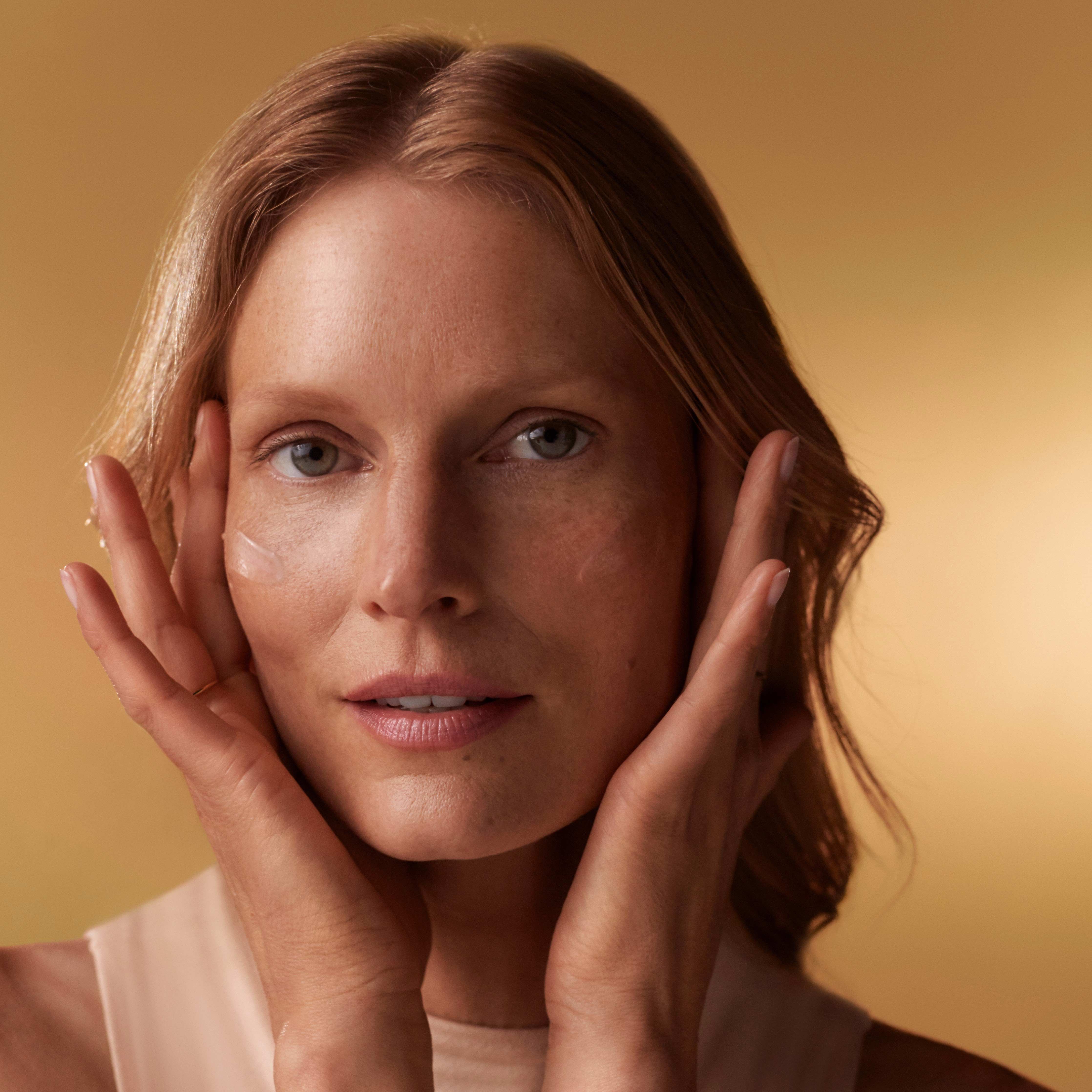 Future Solution LX Intensive Firming Contour Serum Luksuzni serum proti gubam in staranju