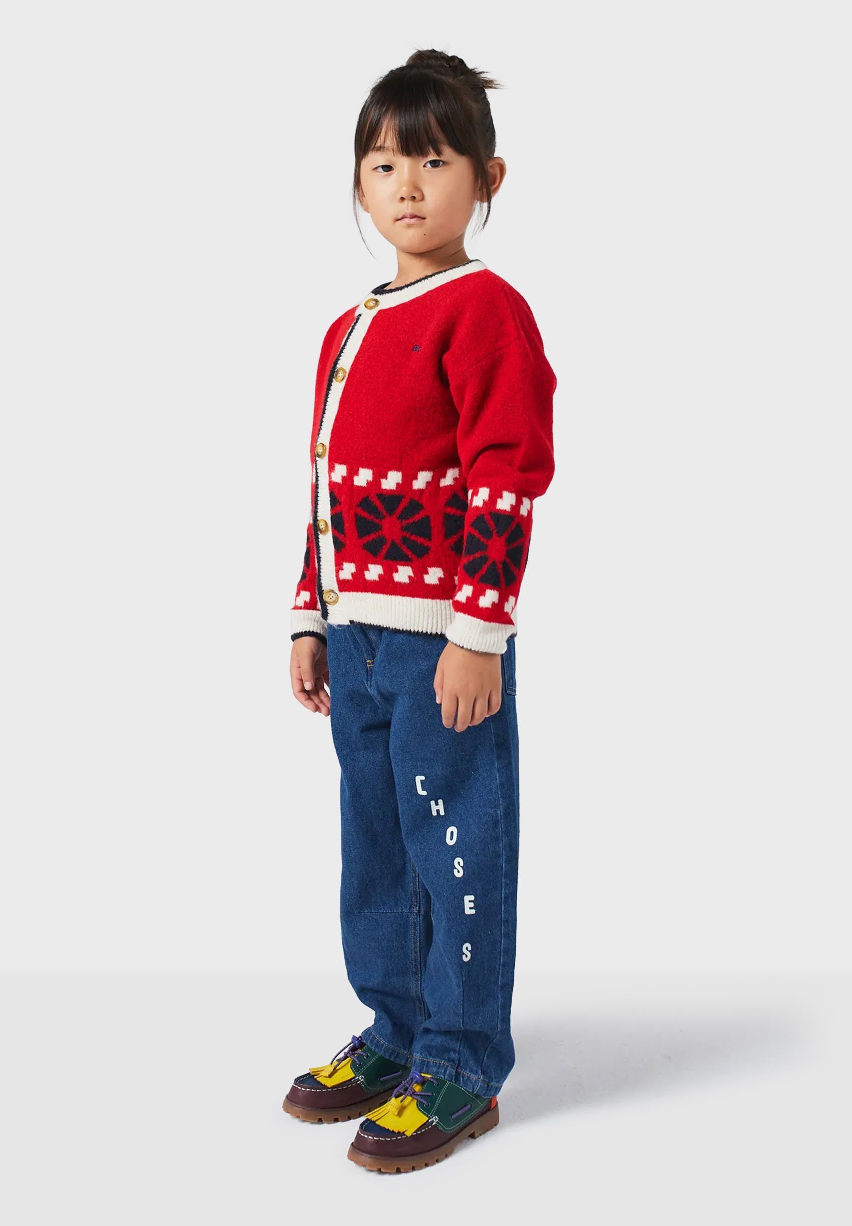 Bobo kiest een rood vest.