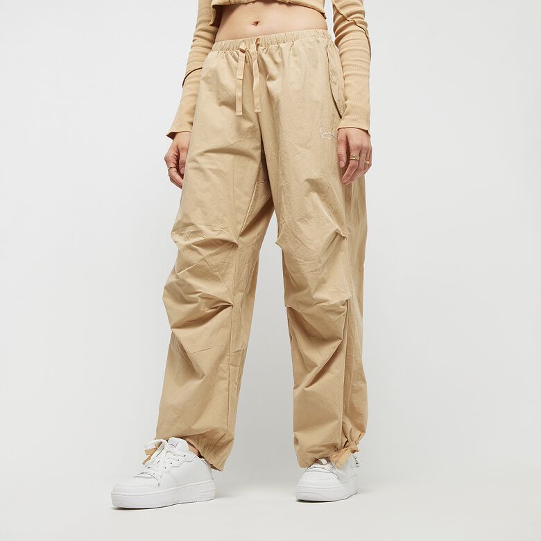 Pantalones de paracaídas pequeños con la firma del fabricante
