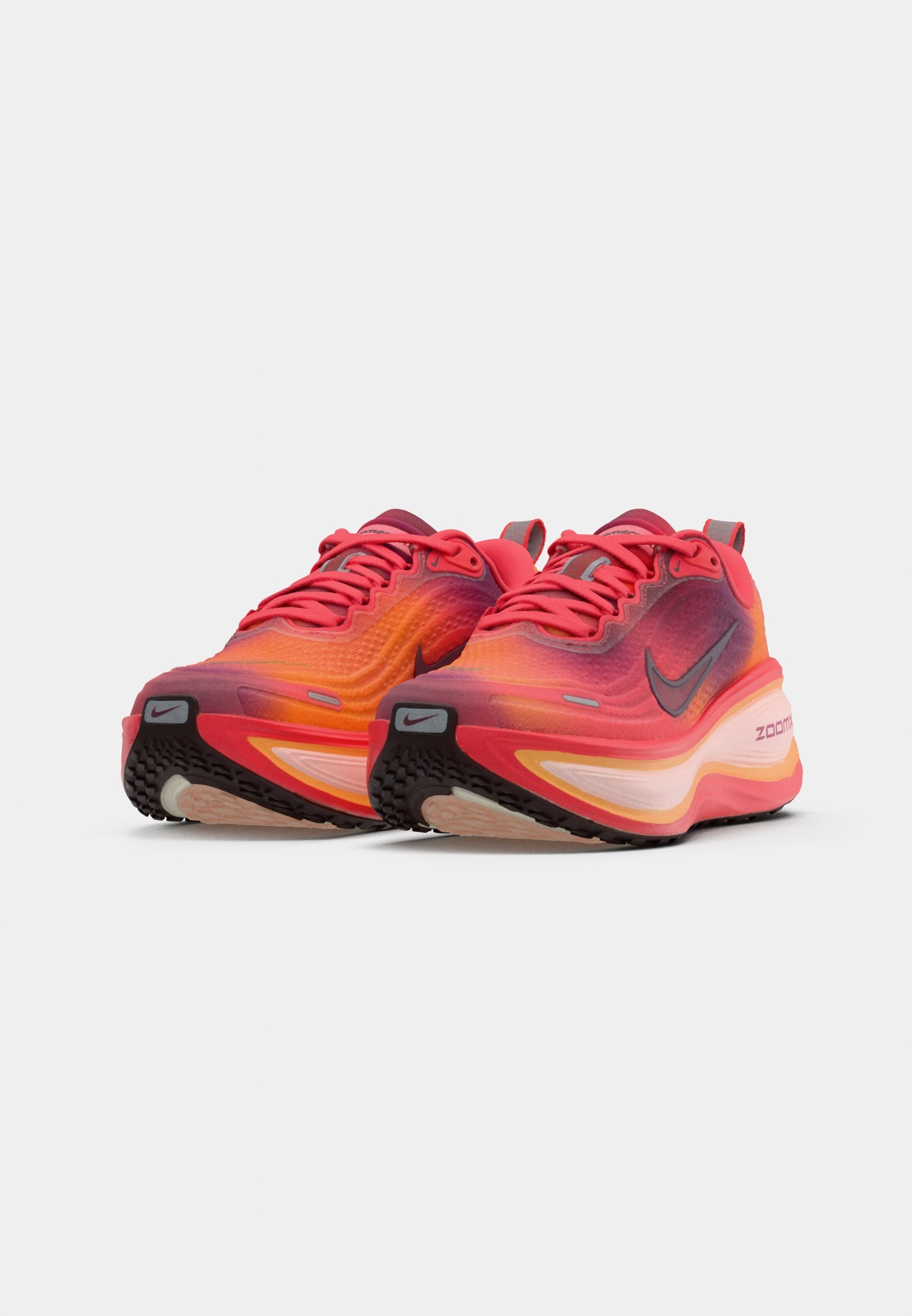 Nike Performance VOMERO PLUS SE – Straßenlaufschuhe – Washed Coral/Bordeaux/Ember Glow/Bright Ceramic/Marakesh/Burgundy Ash
